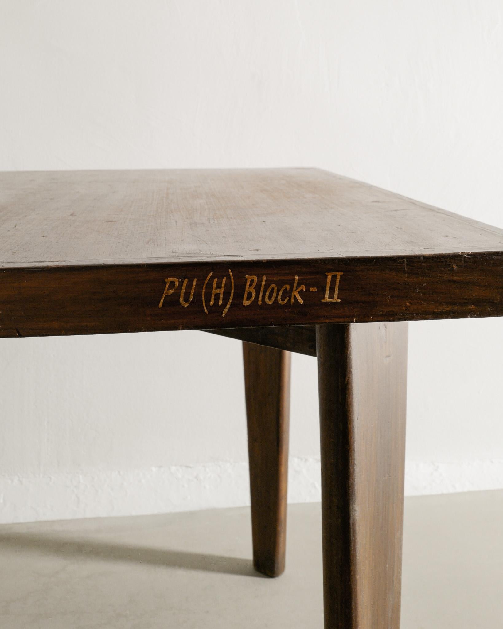 Pierre Jeanneret Mid Century Wooden Squared Teak Dining Table Produced, 1950s (Indisch) im Angebot