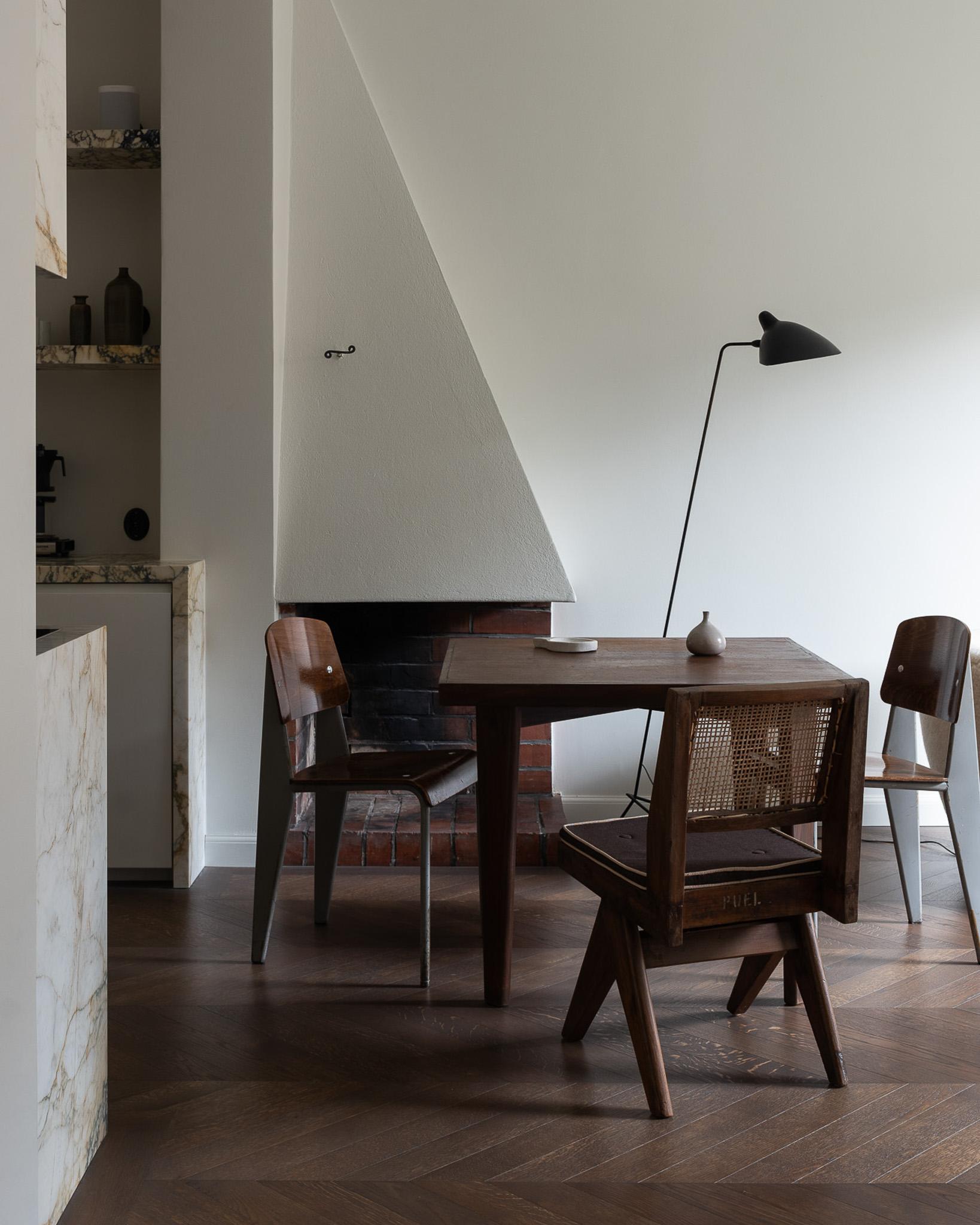 Pierre Jeanneret Mid Century Wooden Squared Teak Dining Table Produced, 1950s (Teakholz) im Angebot