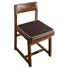 Pierre Jeanneret Holzsessel „Box-Stuhl“ aus Teakholz aus der Mitte des Jahrhunderts, hergestellt in Indien, 1950er Jahre