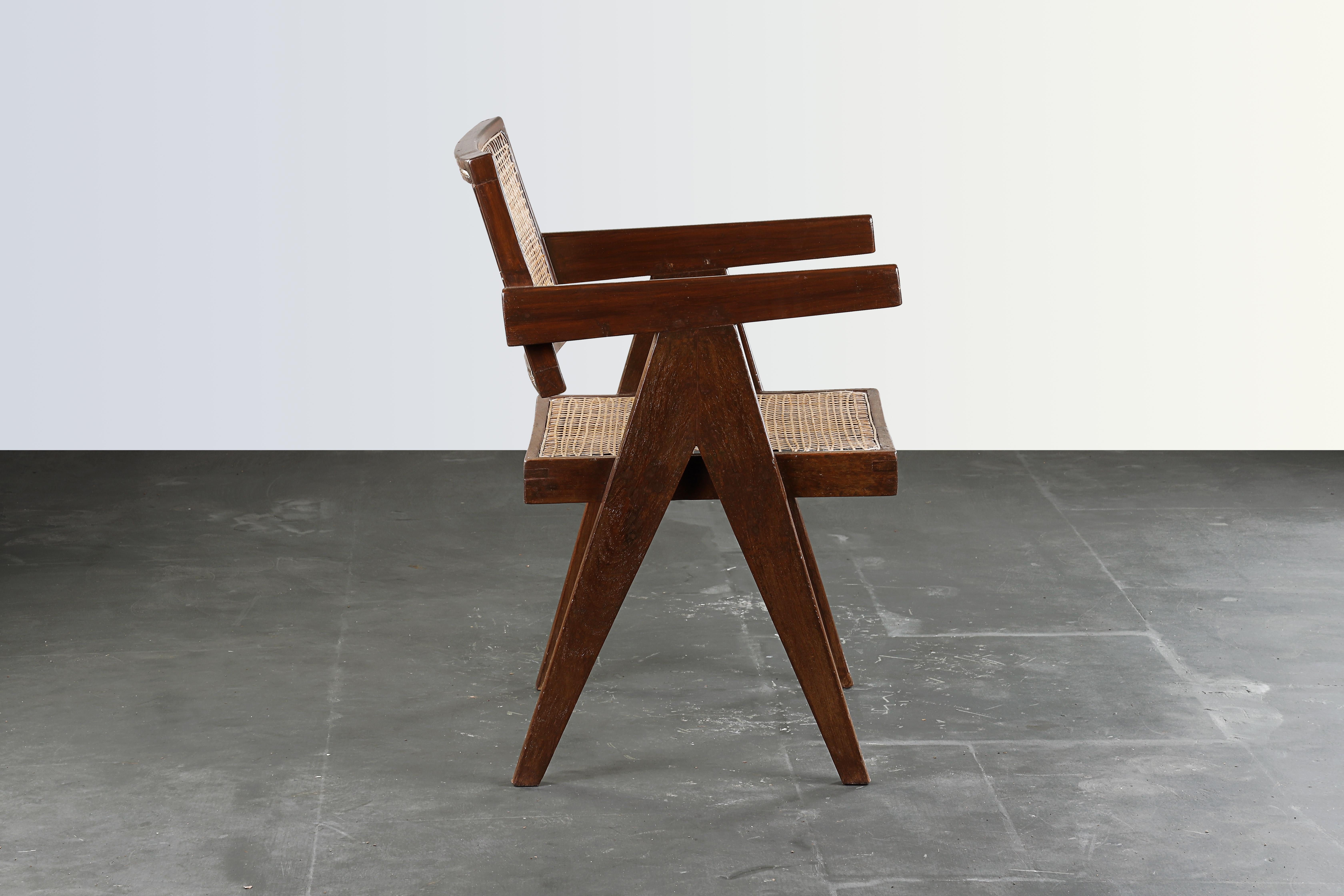 This chair is a fantastic piece, almost iconic. It is raw in its simplicity and 