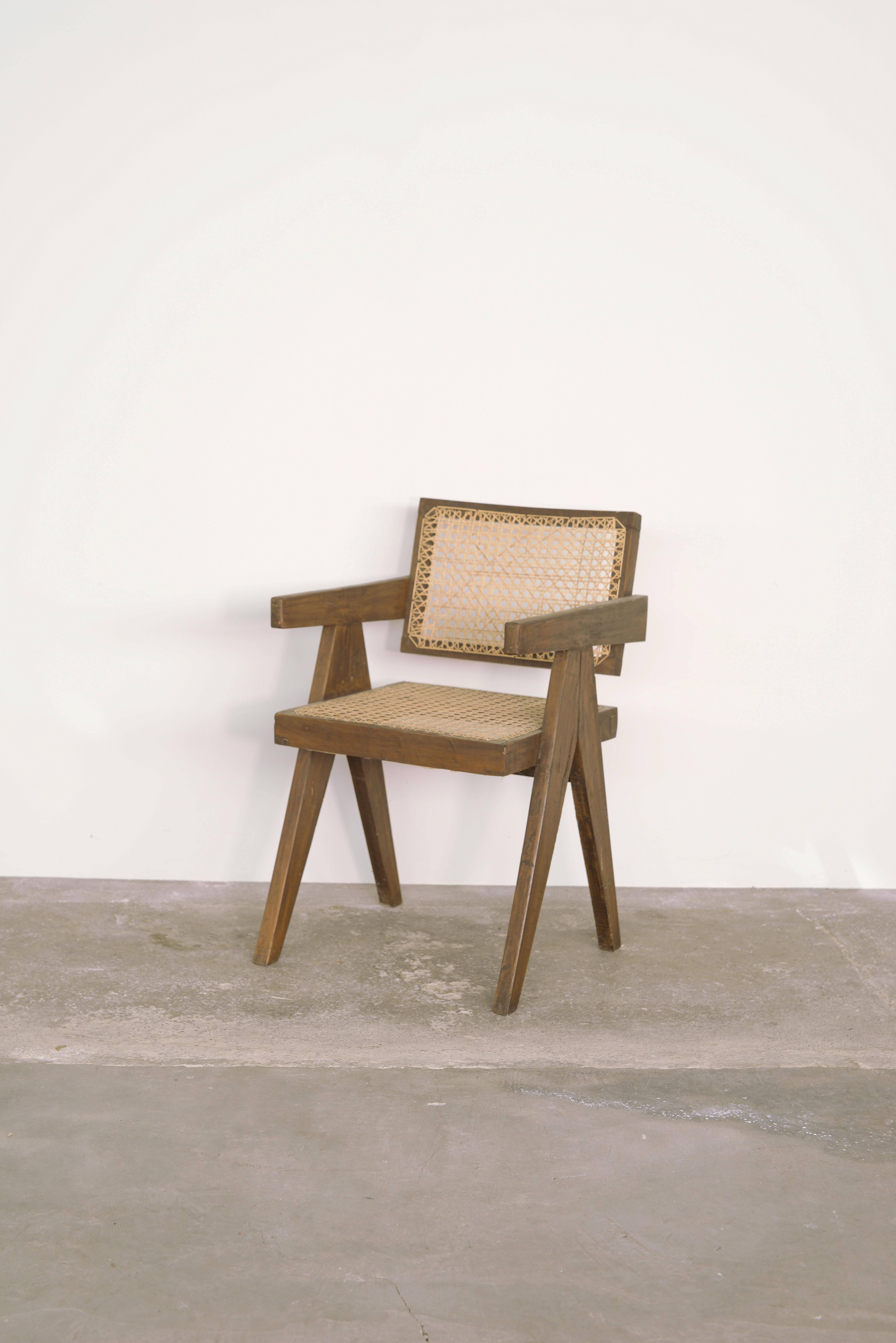 This chair is a fantastic piece, almost iconic. It is raw in its simplicity and 