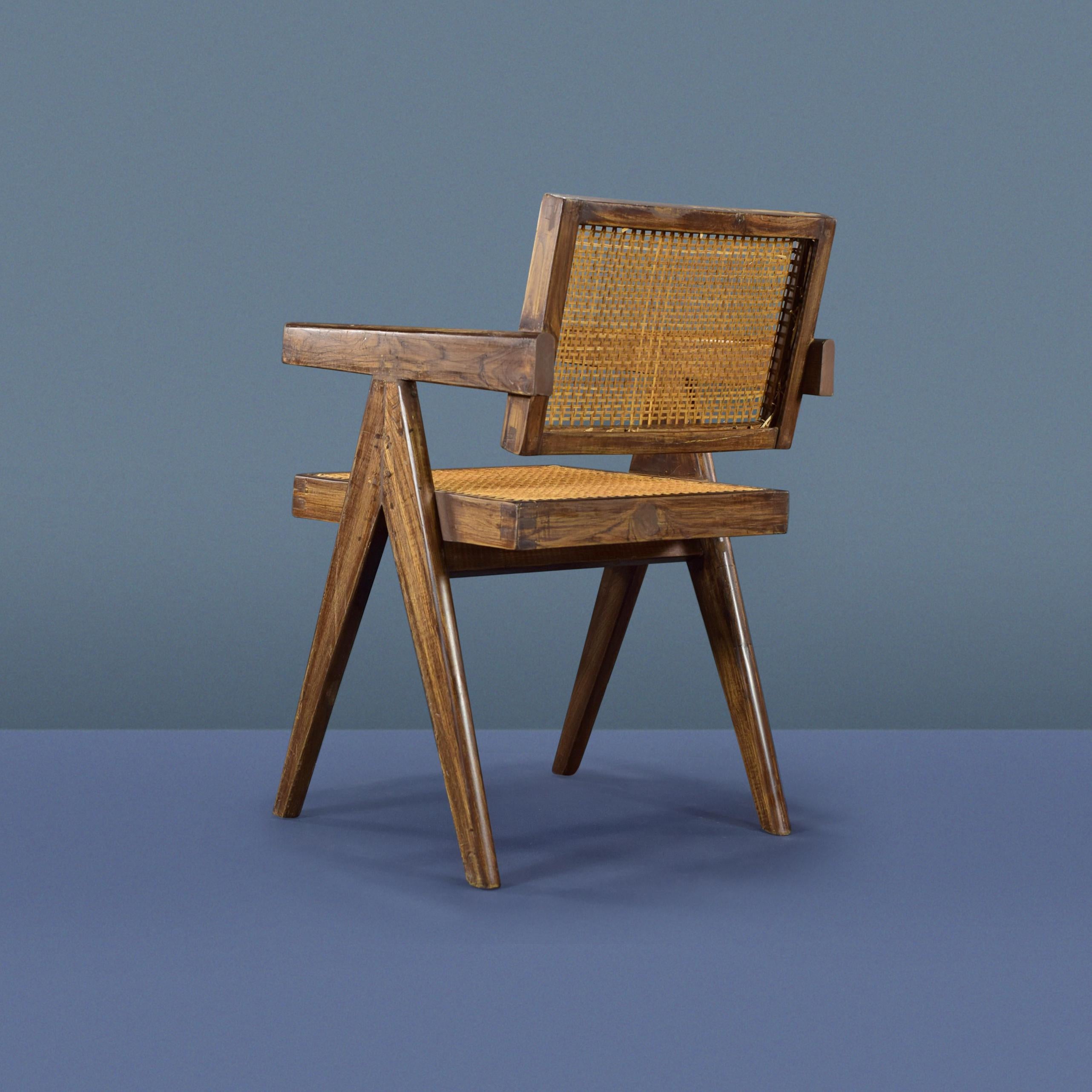 Indien Chaise de bureau en rotin authentique Pierre Jeanneret, mi-siècle moderne PJ-SI-28-A en vente