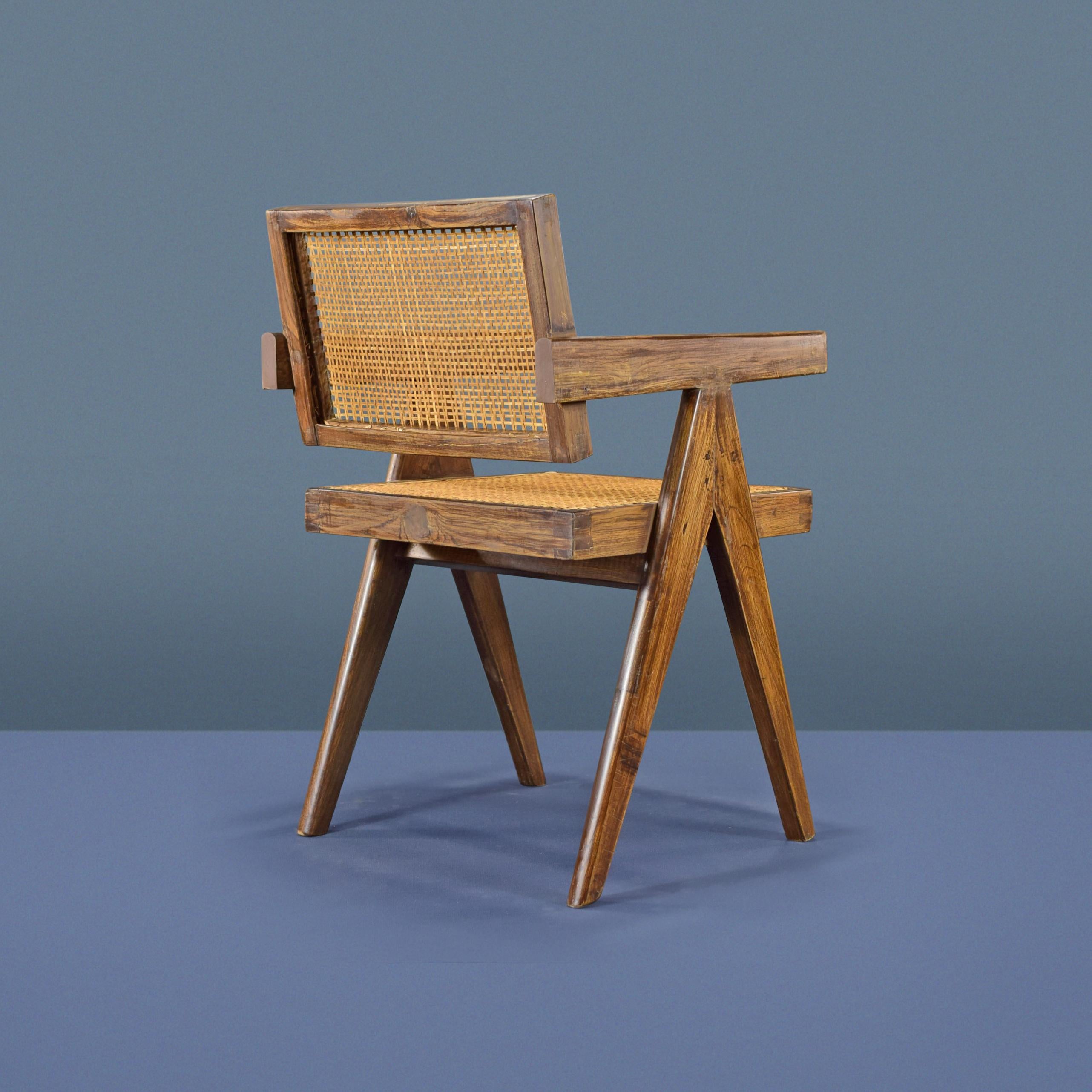 Milieu du XXe siècle Chaise de bureau en rotin authentique Pierre Jeanneret, mi-siècle moderne PJ-SI-28-A en vente