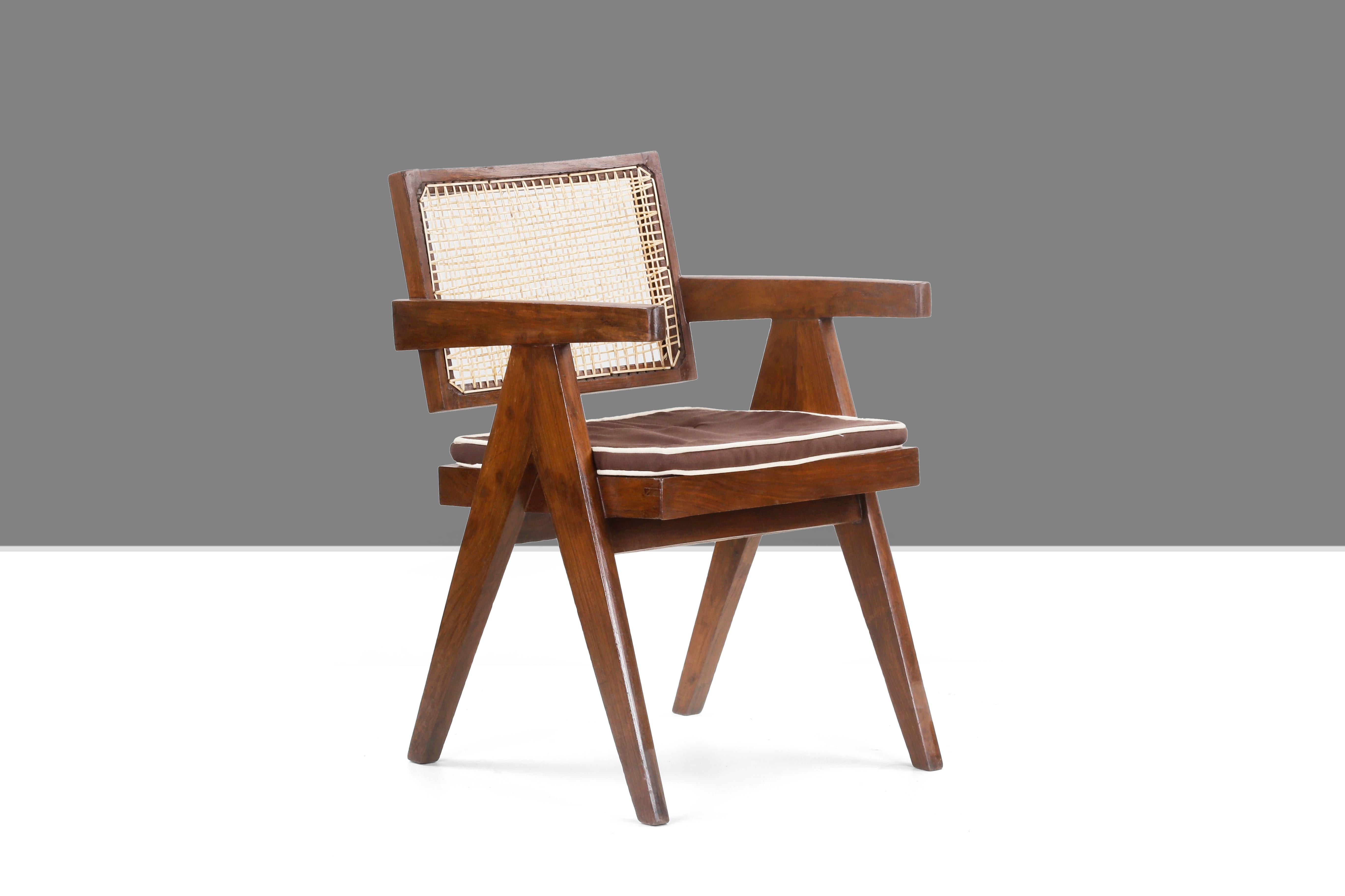 This chair is a fantastic piece, almost iconic. It is raw in its simplicity and 