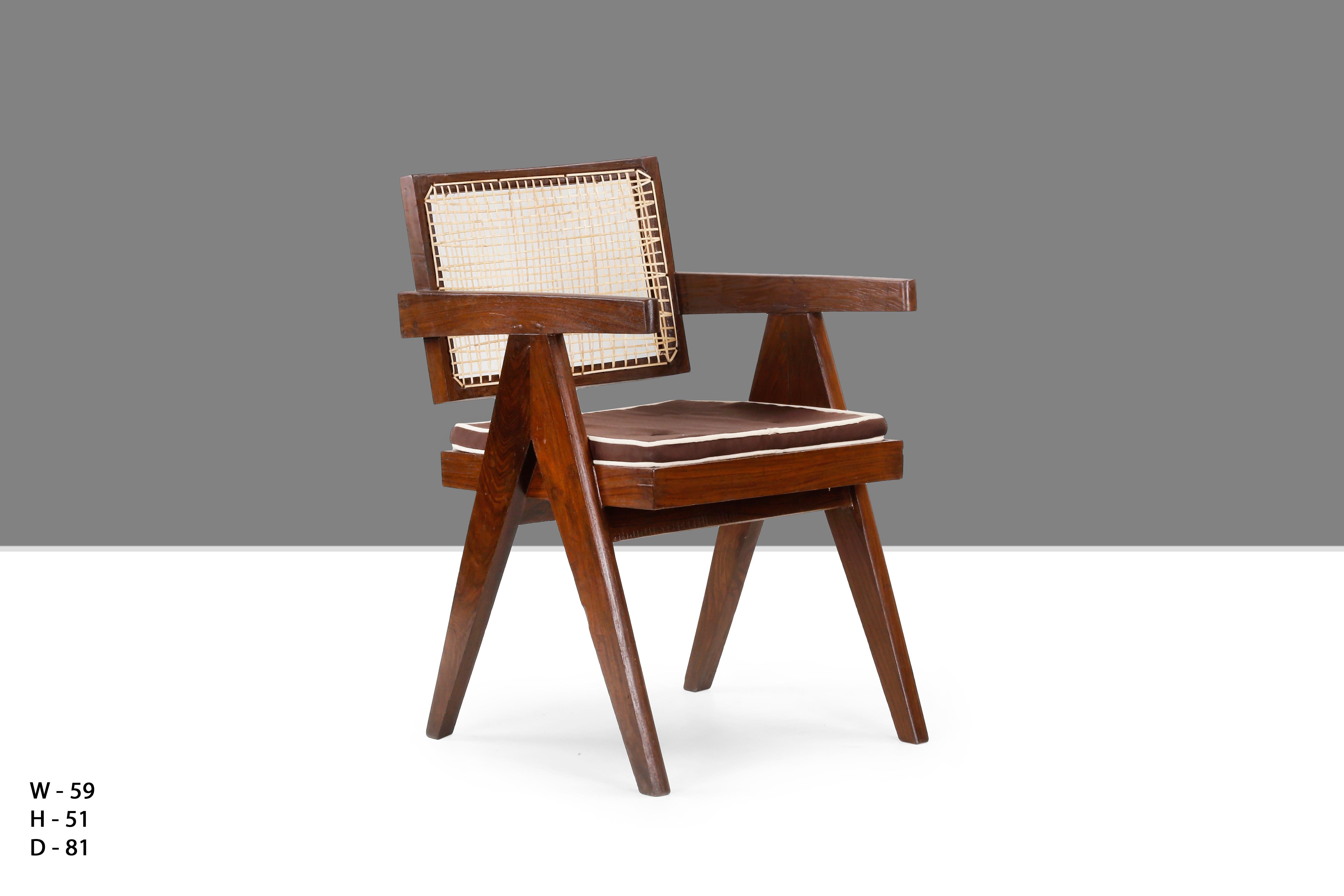 This chair is a fantastic piece, almost iconic. It is raw in its simplicity and 