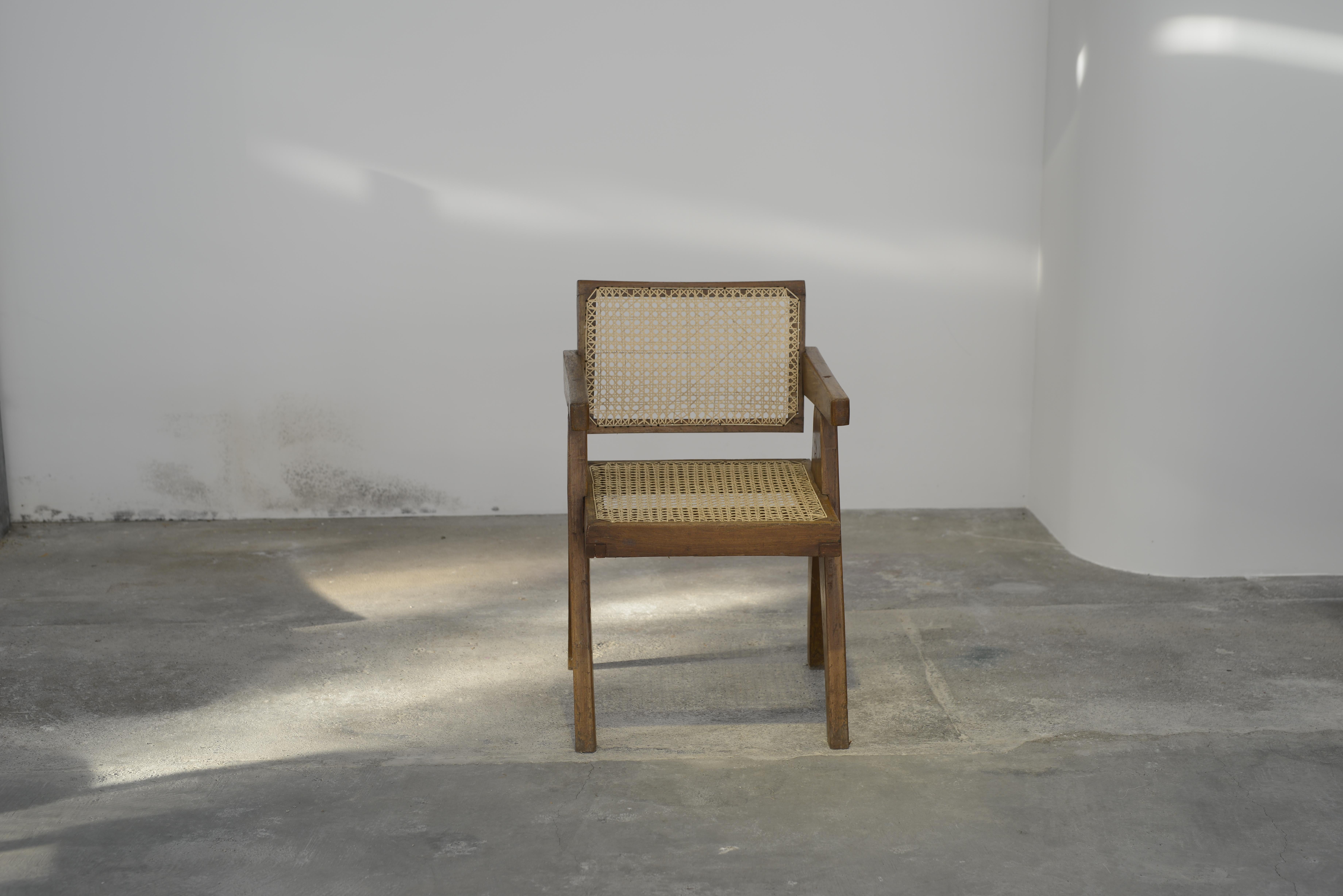 This chair is a fantastic piece, almost iconic. It is raw in its simplicity and 