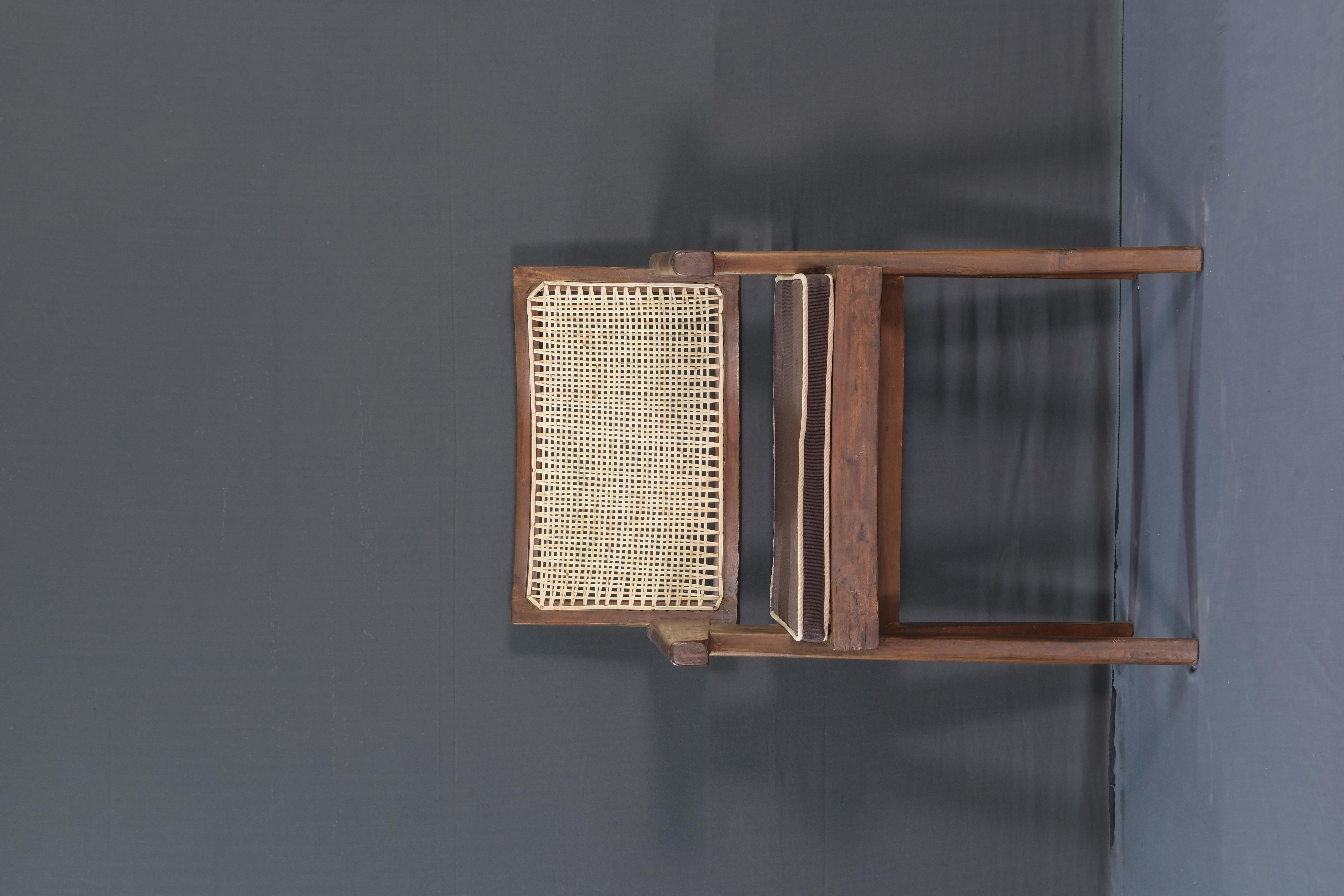 Pierre Jeanneret Sillas de oficina con bastón auténticas de mediados de siglo PJ-SI-28-A en venta 3