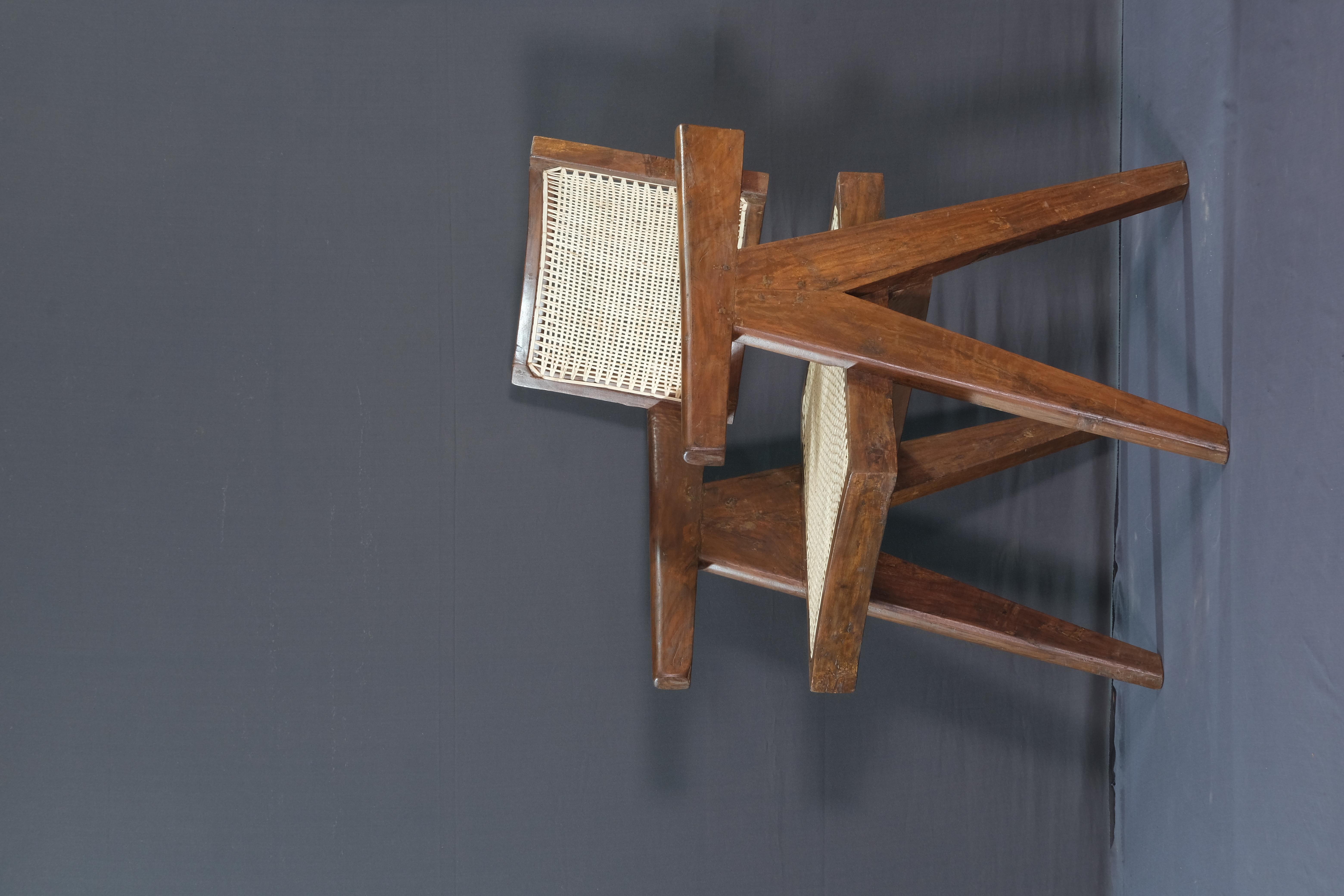 Pierre Jeanneret Sillas de oficina con bastón auténticas de mediados de siglo PJ-SI-28-A en venta 5