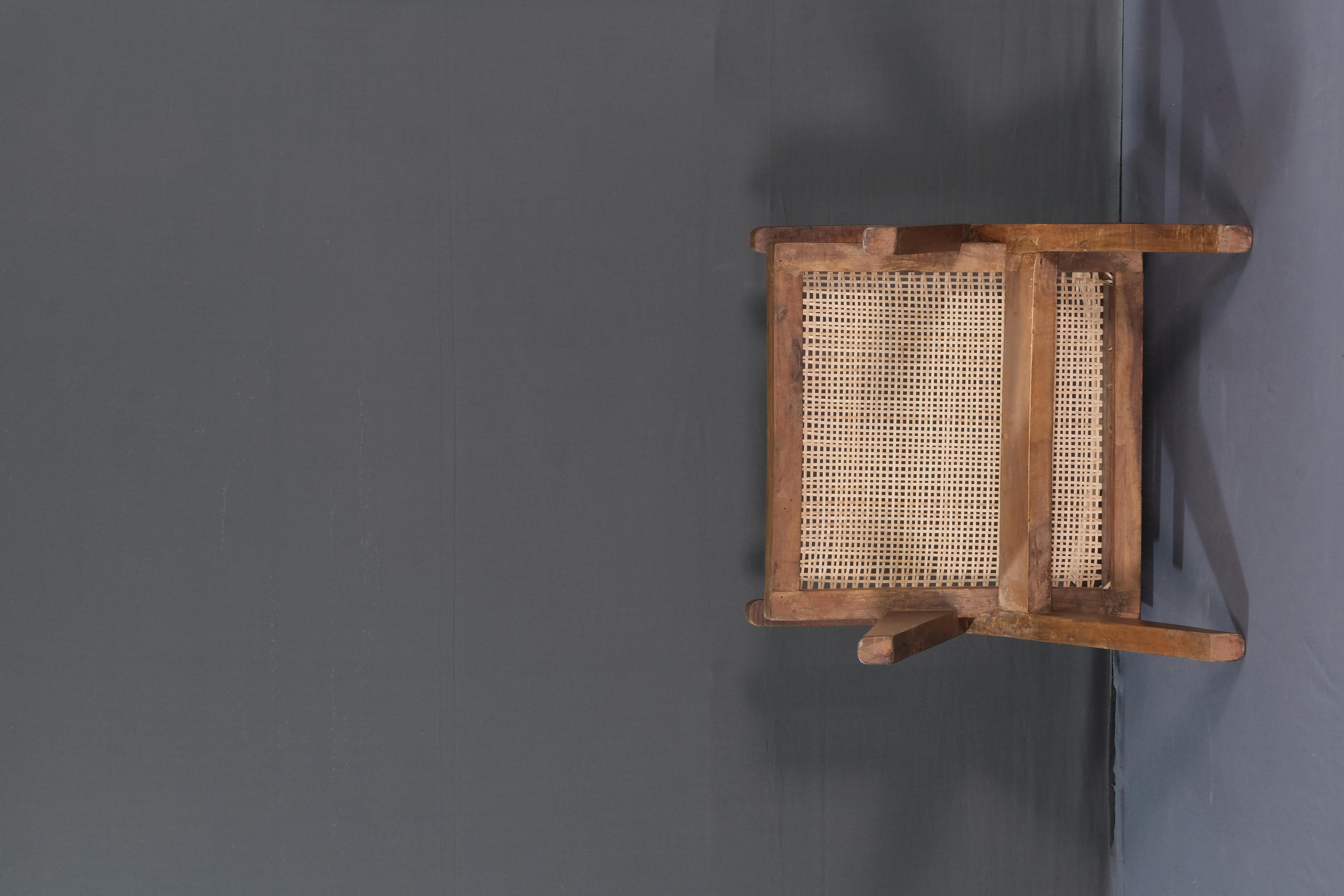 Pierre Jeanneret Sillas de oficina con bastón auténticas de mediados de siglo PJ-SI-28-A en venta 1