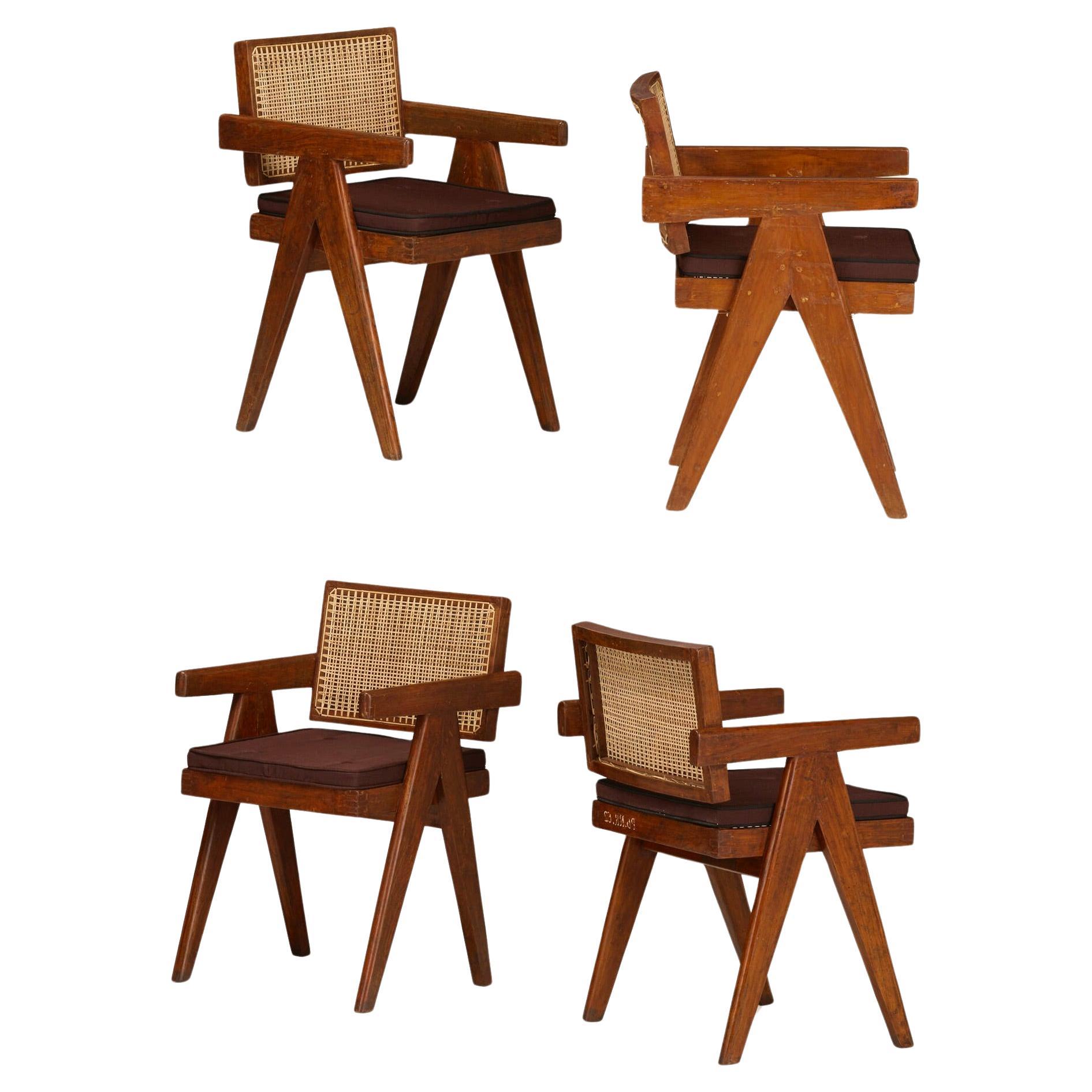 Pierre Jeanneret 8er-Set Büro-Schilfrohrstühle Ca. 1955-1960 aus Chandigarh im Angebot 7