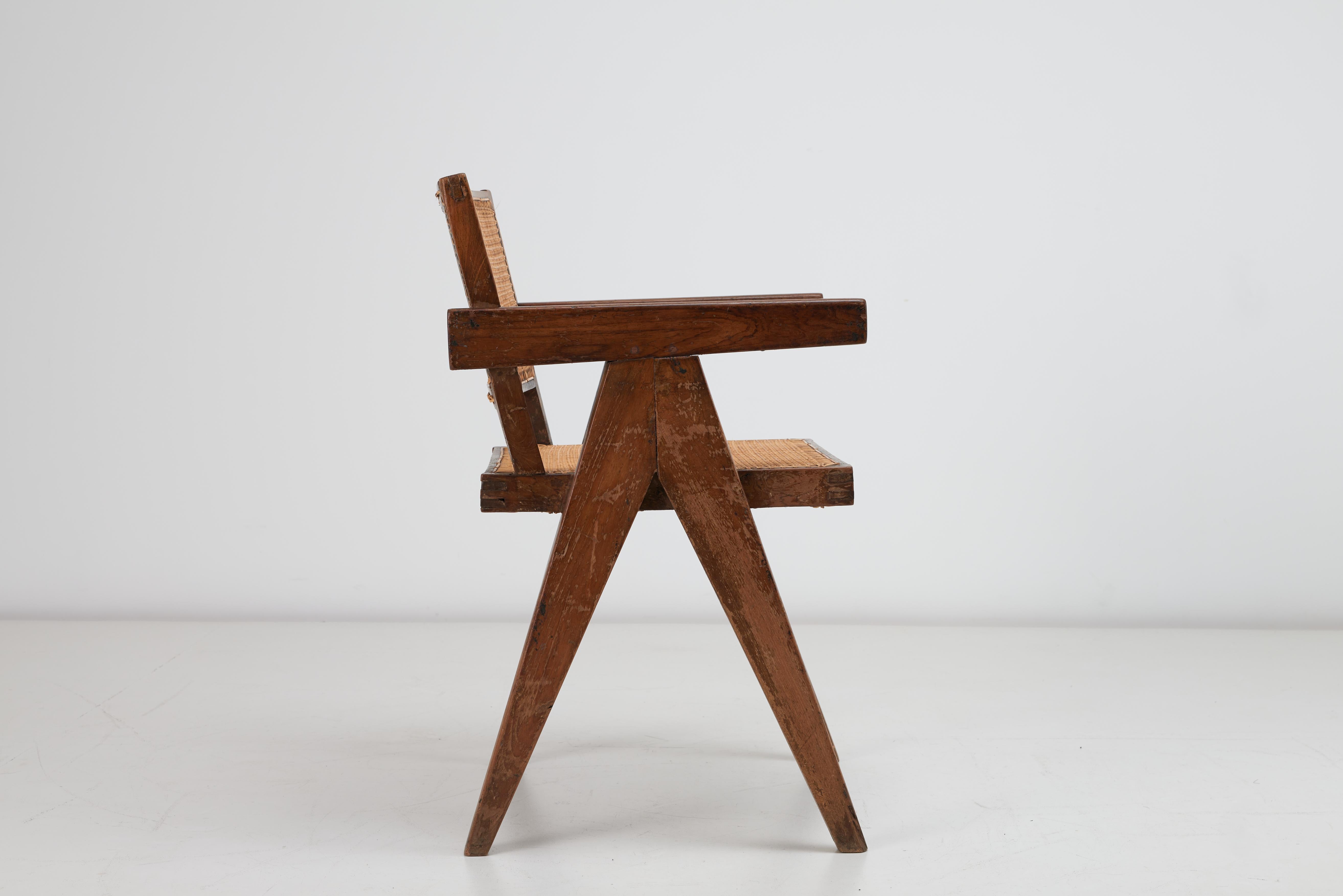 Pierre Jeanneret, Silla de oficina de teca y caña patinada de Chandigarh, India en Bueno estado para la venta en Uxbridge, GB