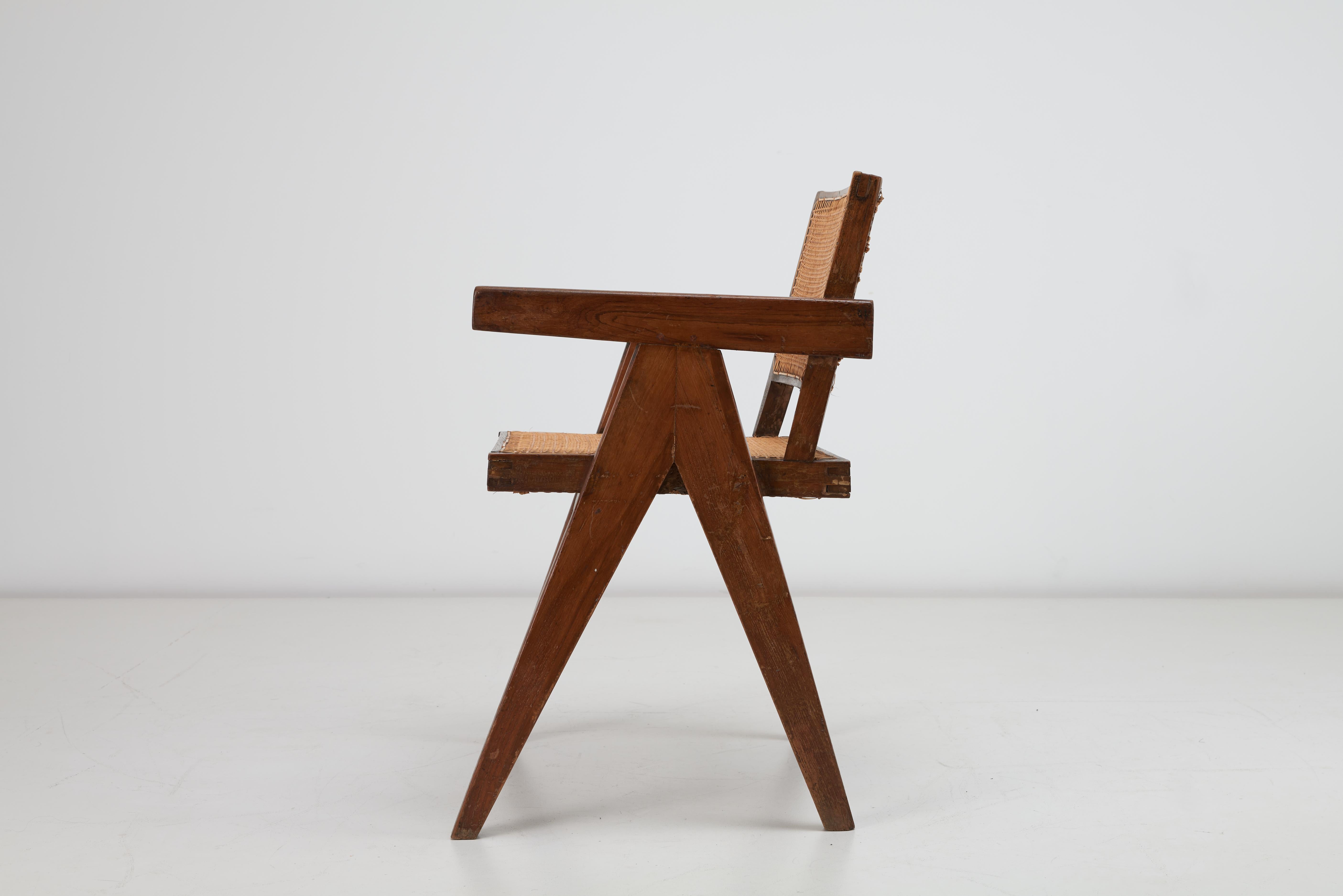 Pierre Jeanneret, Silla de oficina de teca y caña patinada de Chandigarh, India en venta 1
