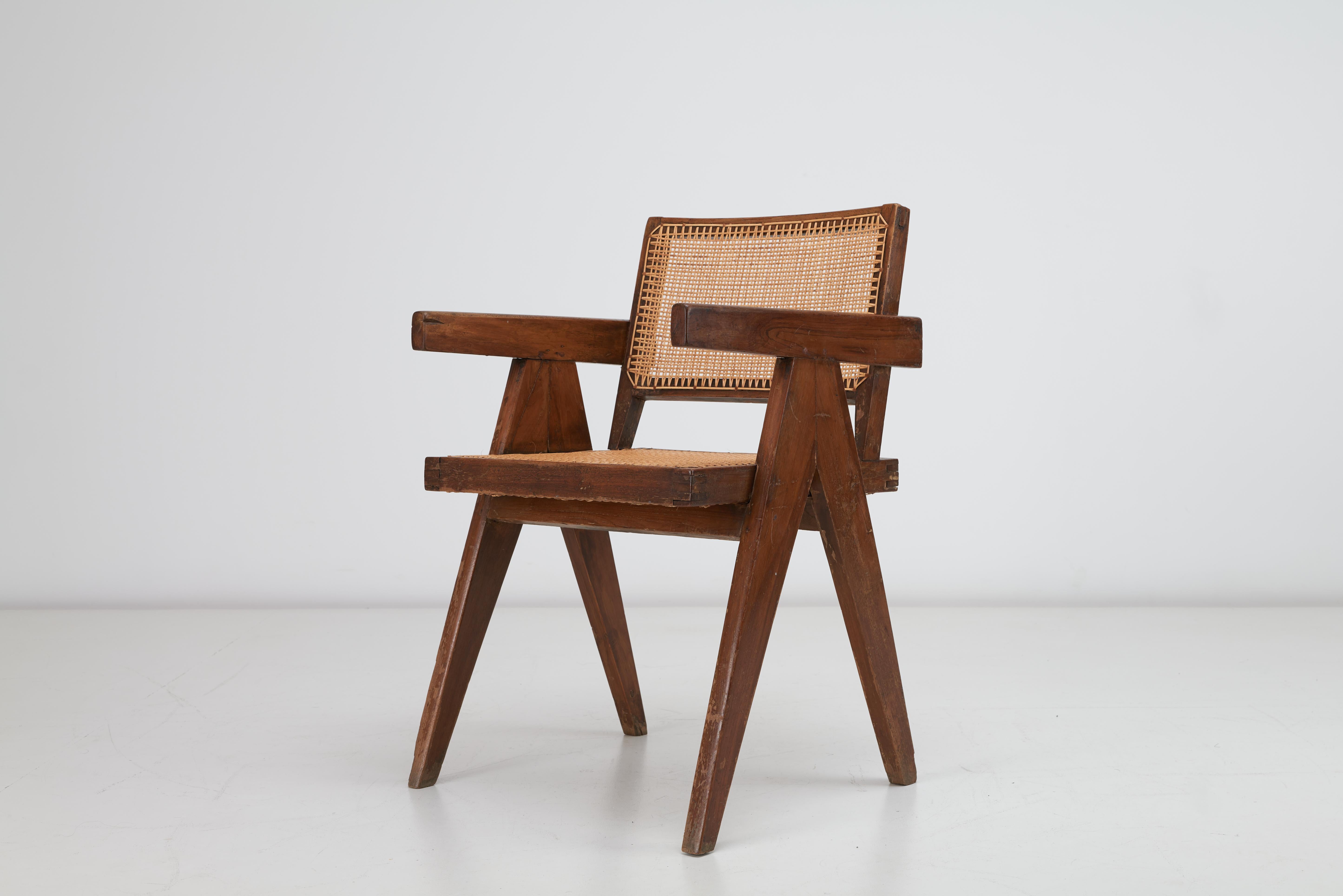 Pierre Jeanneret, Silla de oficina de teca y caña patinada de Chandigarh, India en venta 2