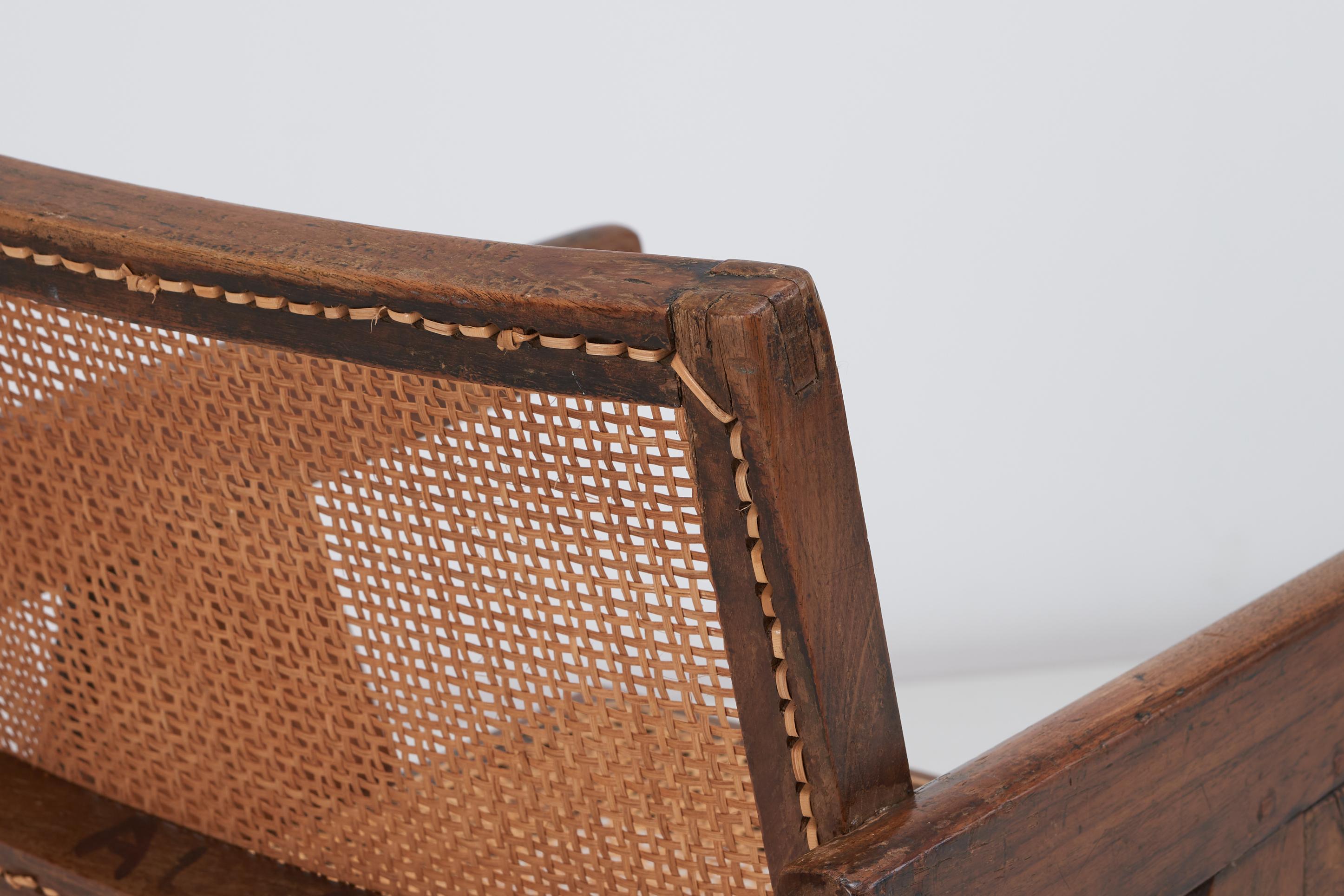 Pierre Jeanneret, Silla de oficina de teca y caña patinada de Chandigarh, India en venta 3