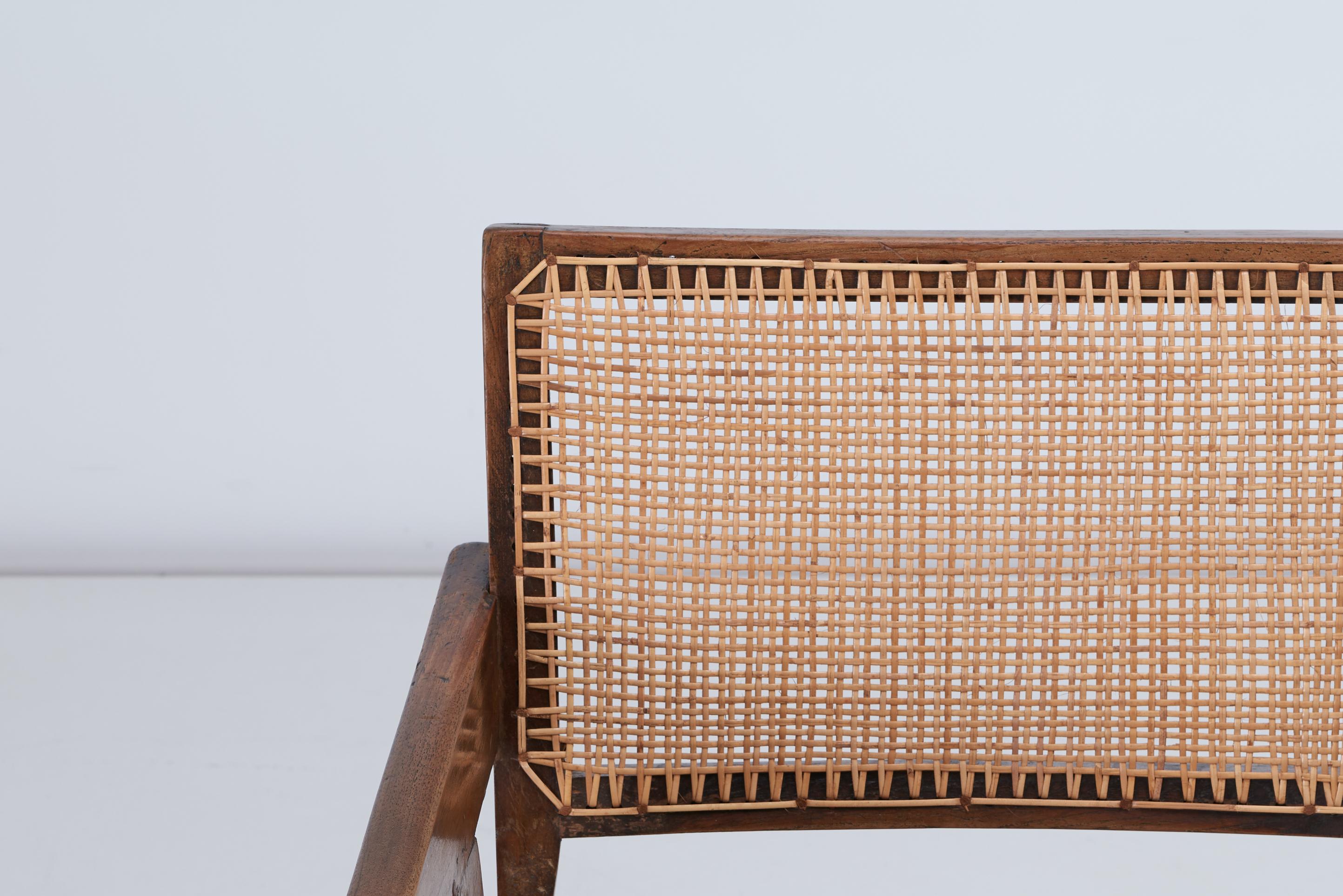 Pierre Jeanneret, Silla de oficina de teca y caña patinada de Chandigarh, India en venta 4