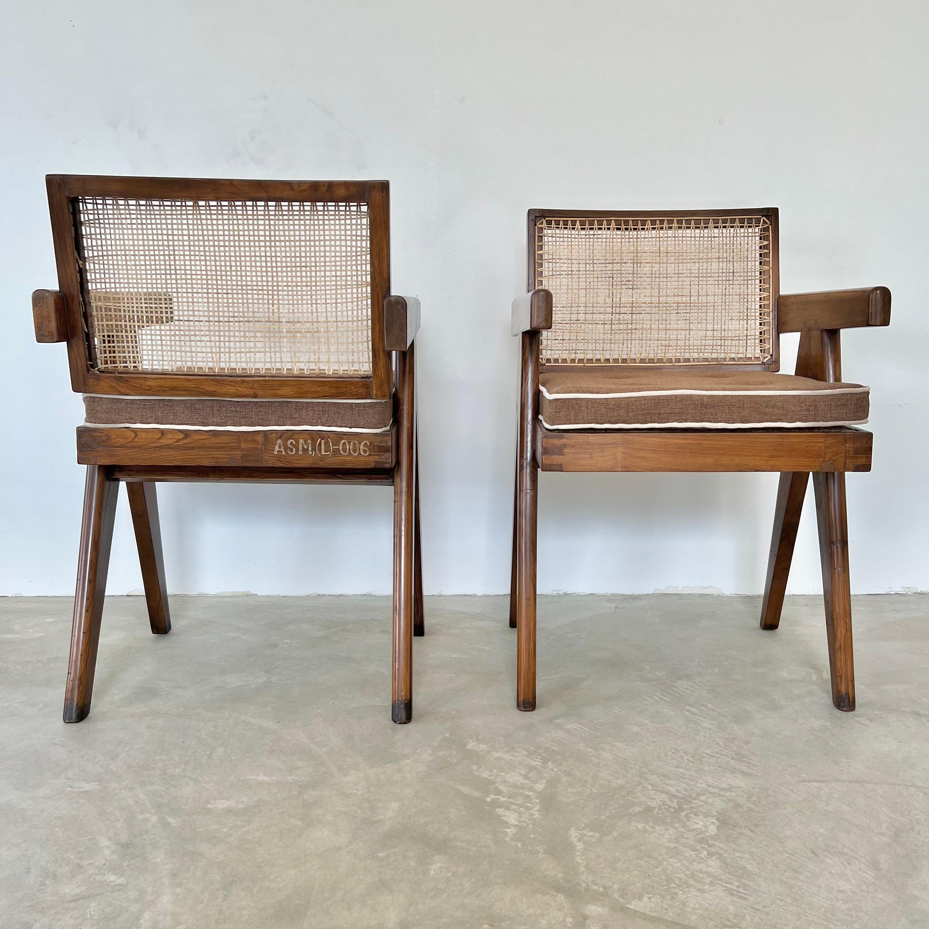 Chaises de bureau Pierre Jeanneret, années 1950 Chandigargh Excellent état - En vente à Los Angeles, CA