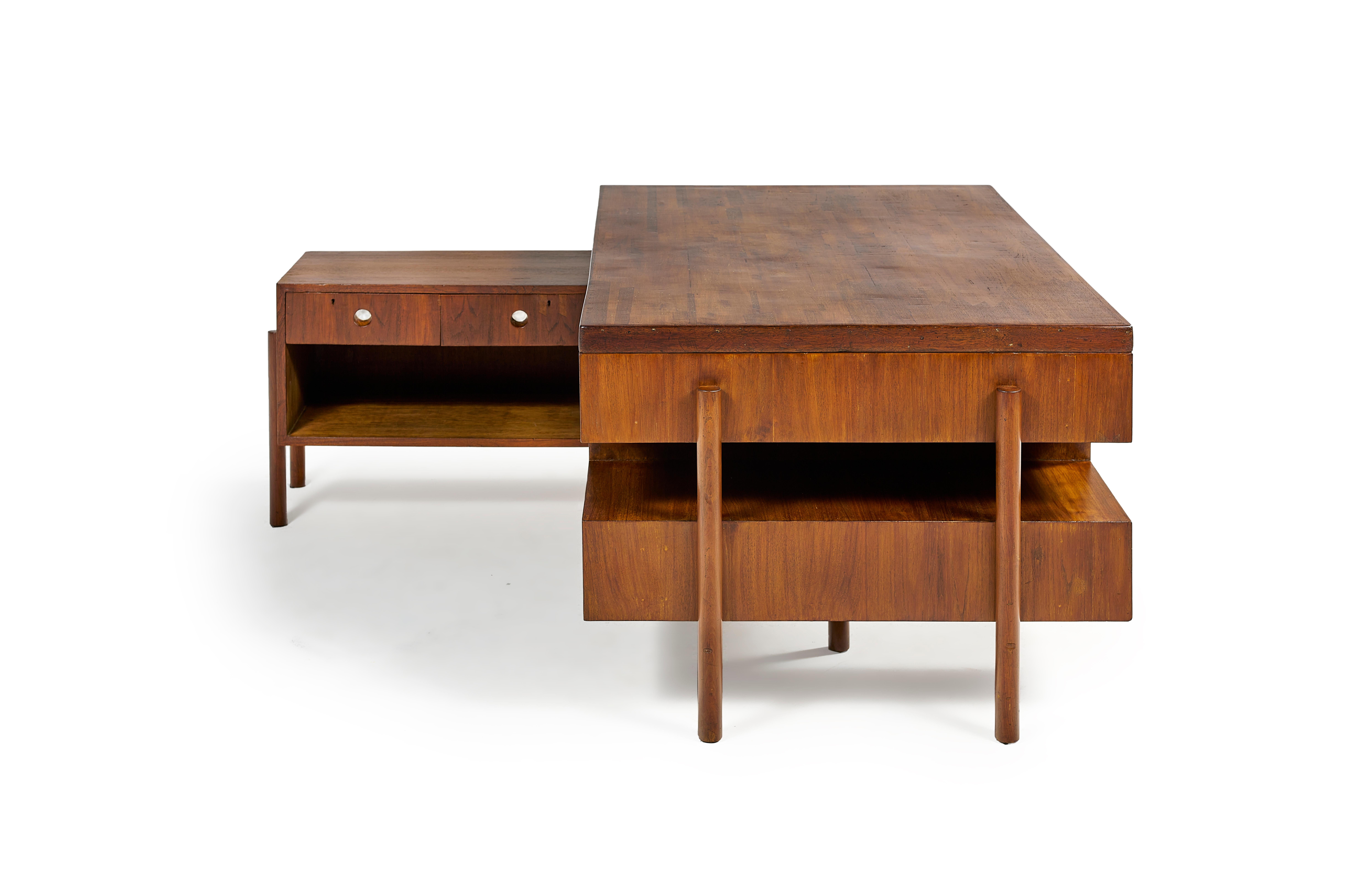 Milieu du XXe siècle Pierre Jeanneret, Table de bureau PJ-BU-16-A, vers 1957 en vente