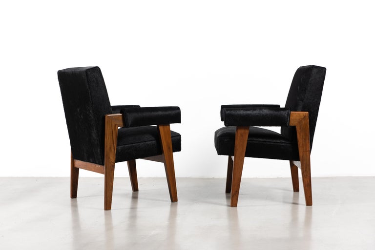 Indian Pierre Jeanneret, Pair of Advocate armchairs, circa 1955-1956 For Sale