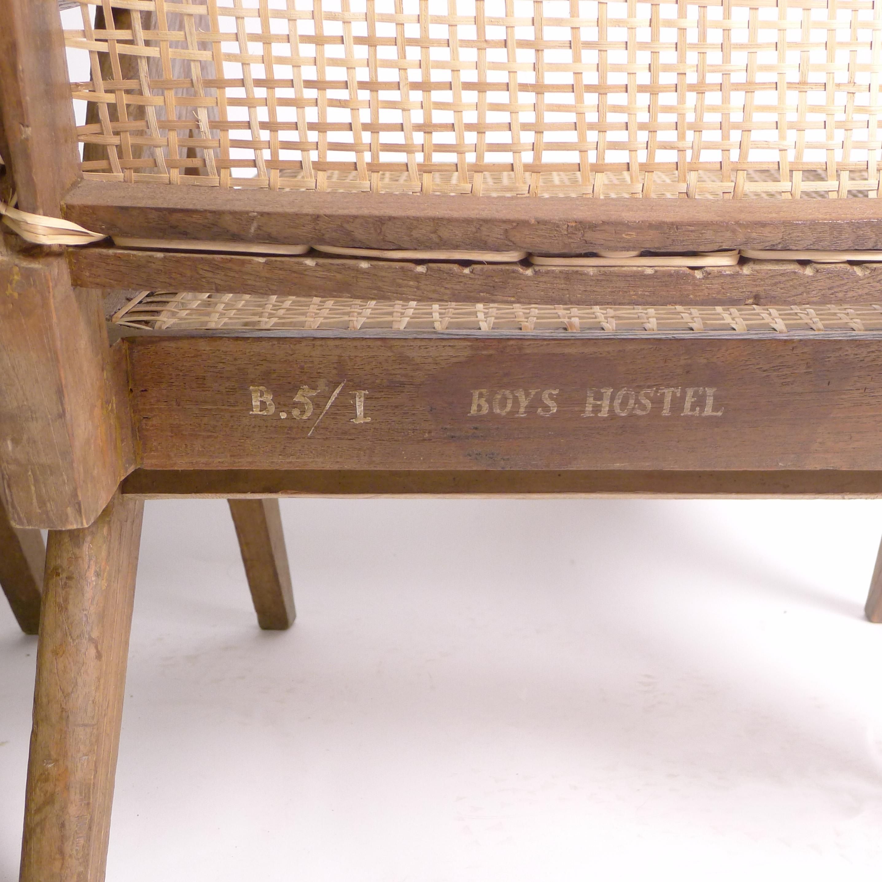 Pierre Jeanneret, Paire de fauteuils bas, teck et canne, Chandigarh Inde années 1950 en vente 2