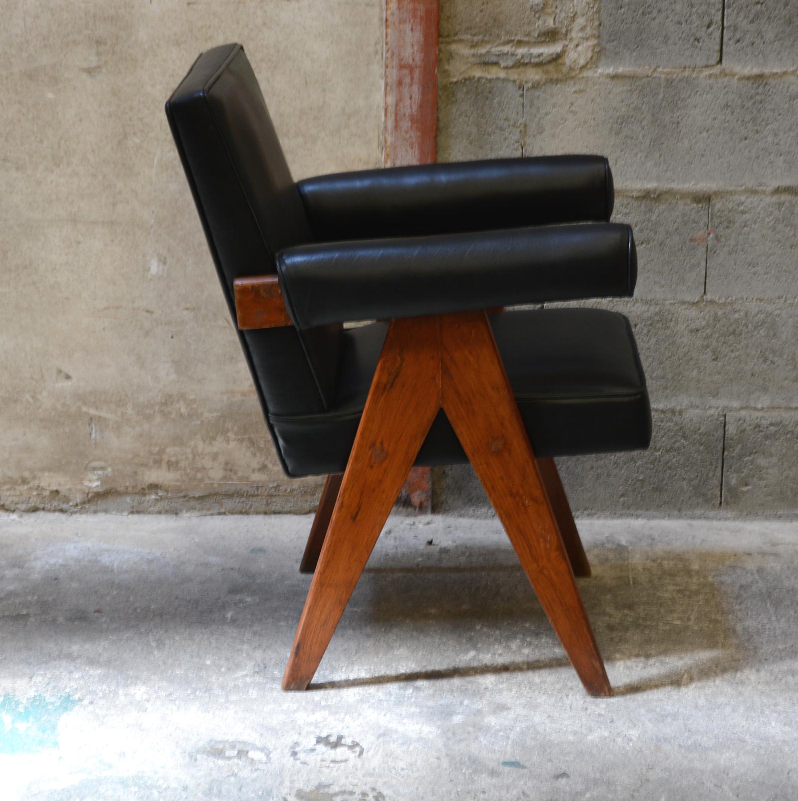 Pierre Jeanneret Pair of Senate Committee Chairs In Fair Condition For Sale In BREST, FR