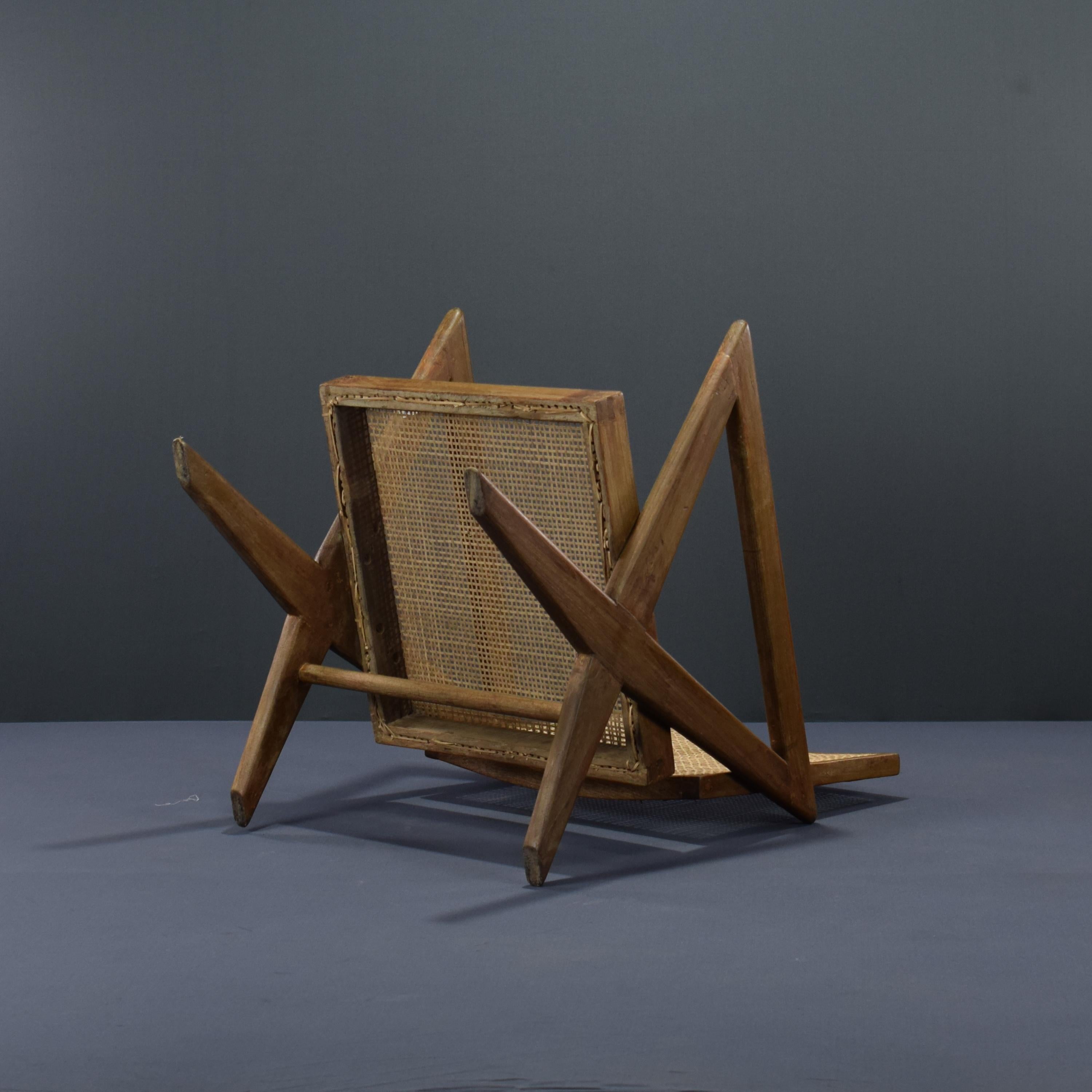 Pierre Jeanneret paire de chaises à pieds en forme de X  PJ-SI-45-A / Authentique Milieu du Siècle en vente 4