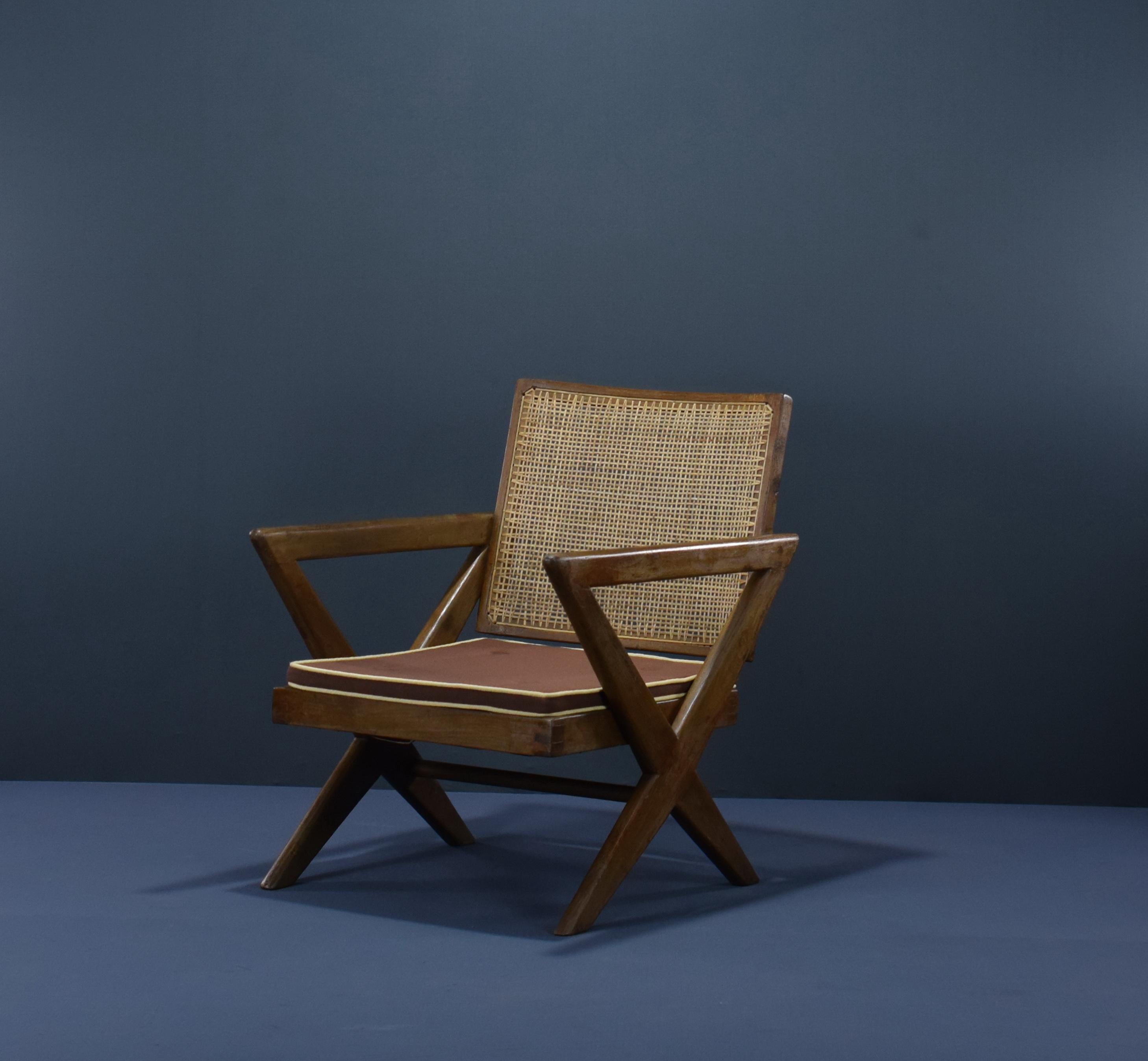 This set of two X-leg chairs is absolutely fantastic. The X-shape legs are characteristic of Pierre Jeannerets design for Chandigarh and you can see it on many objects. There is a similar type with A-legs, but this one is definitely more rare and
