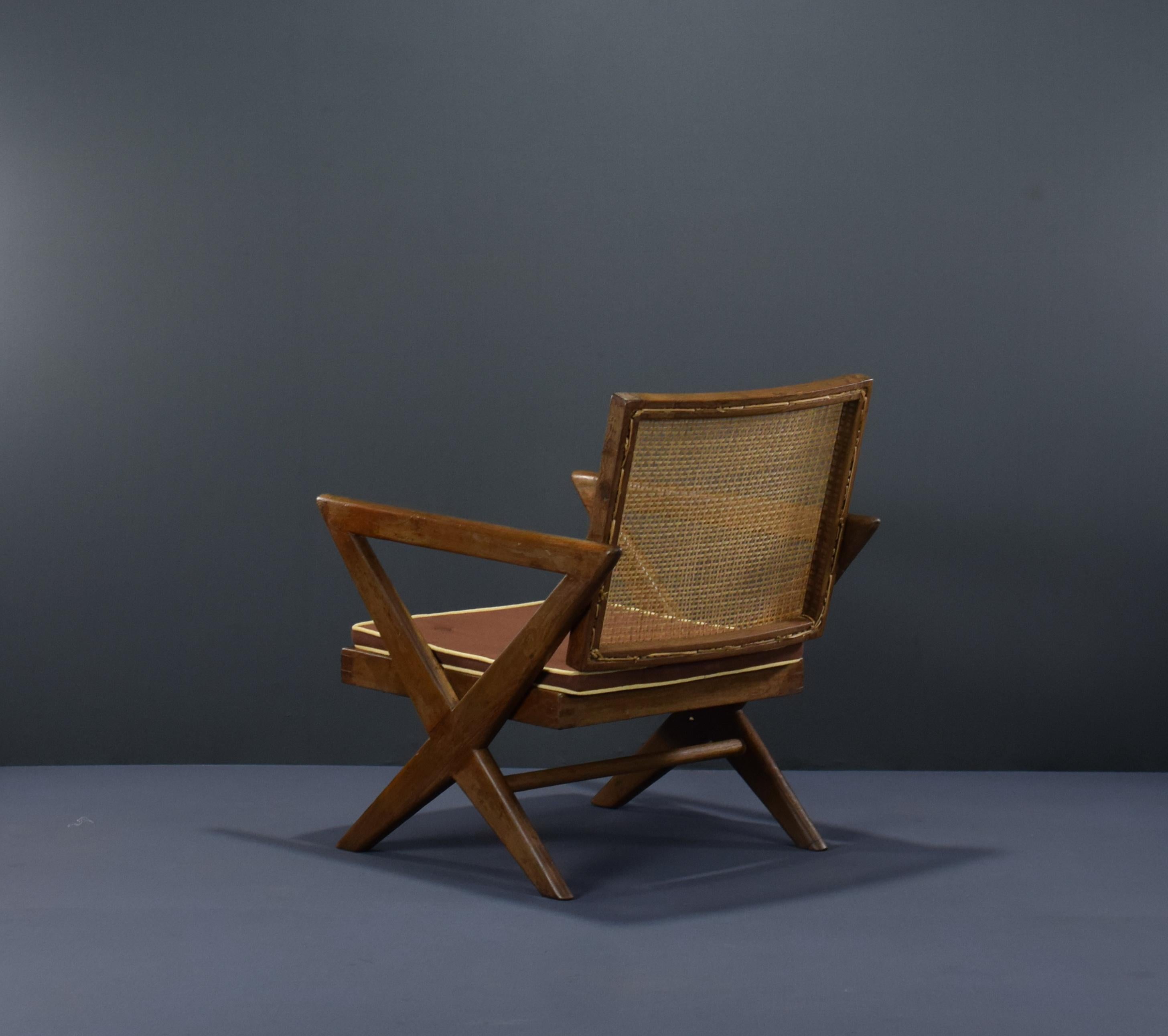 Mid-Century Modern Pierre Jeanneret paire de chaises à pieds en forme de X  PJ-SI-45-A / Authentique Milieu du Siècle en vente