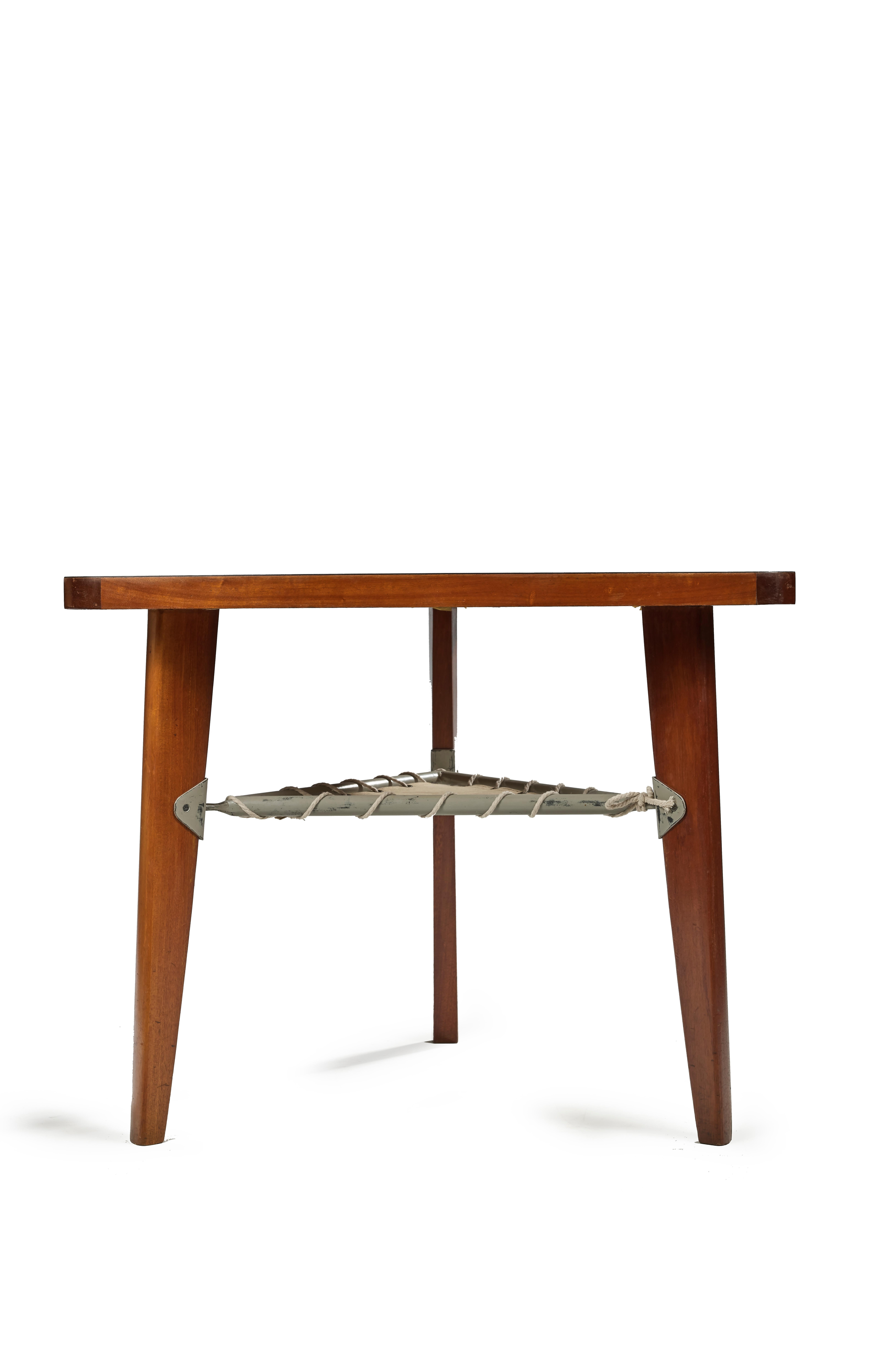 Européen Table à piédestal Pierre Jeanneret, 1950 en vente