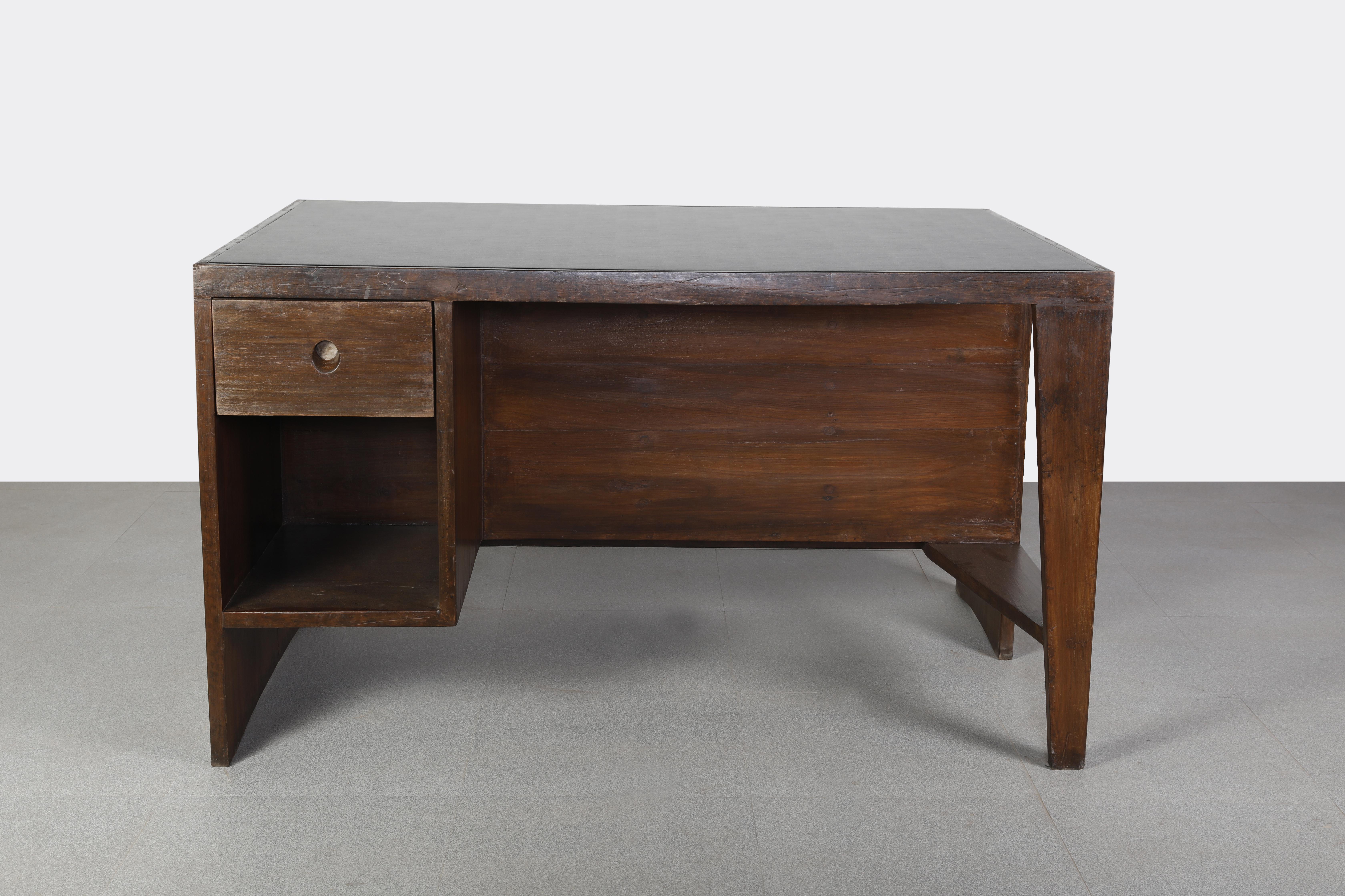 The object exudes an aura. It’s not about the shape or about the material; its auratic quality comes out of its depth, giving a strong presence with an almost ritualist intensity. Not many design pieces offer that unusual quality. Here we also see