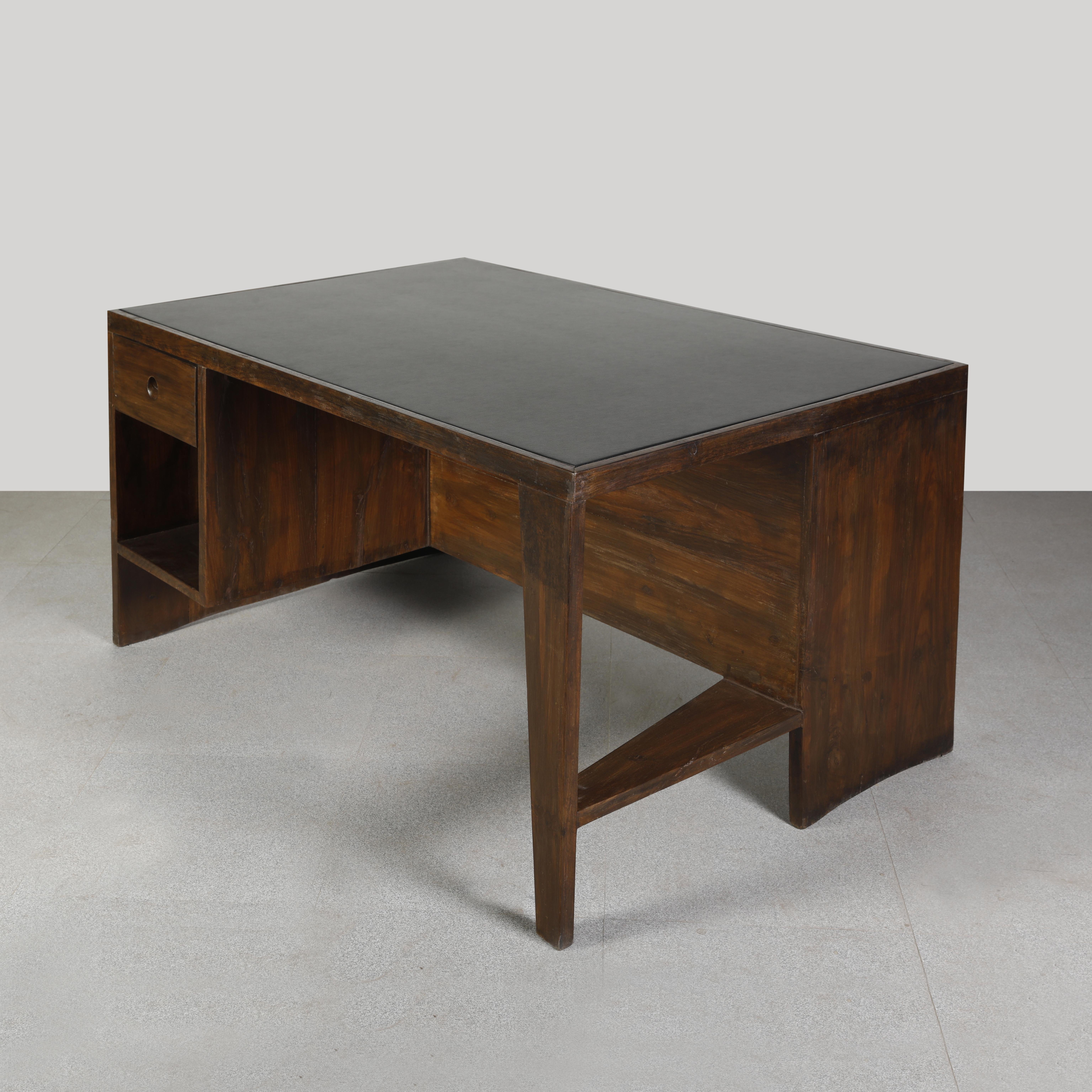 Imitation cuir Table Clark Pierre Jeanneret PJ-BU-02 Authentique Mid-Century Modern (Table Clark authentique), Chandigarh en vente