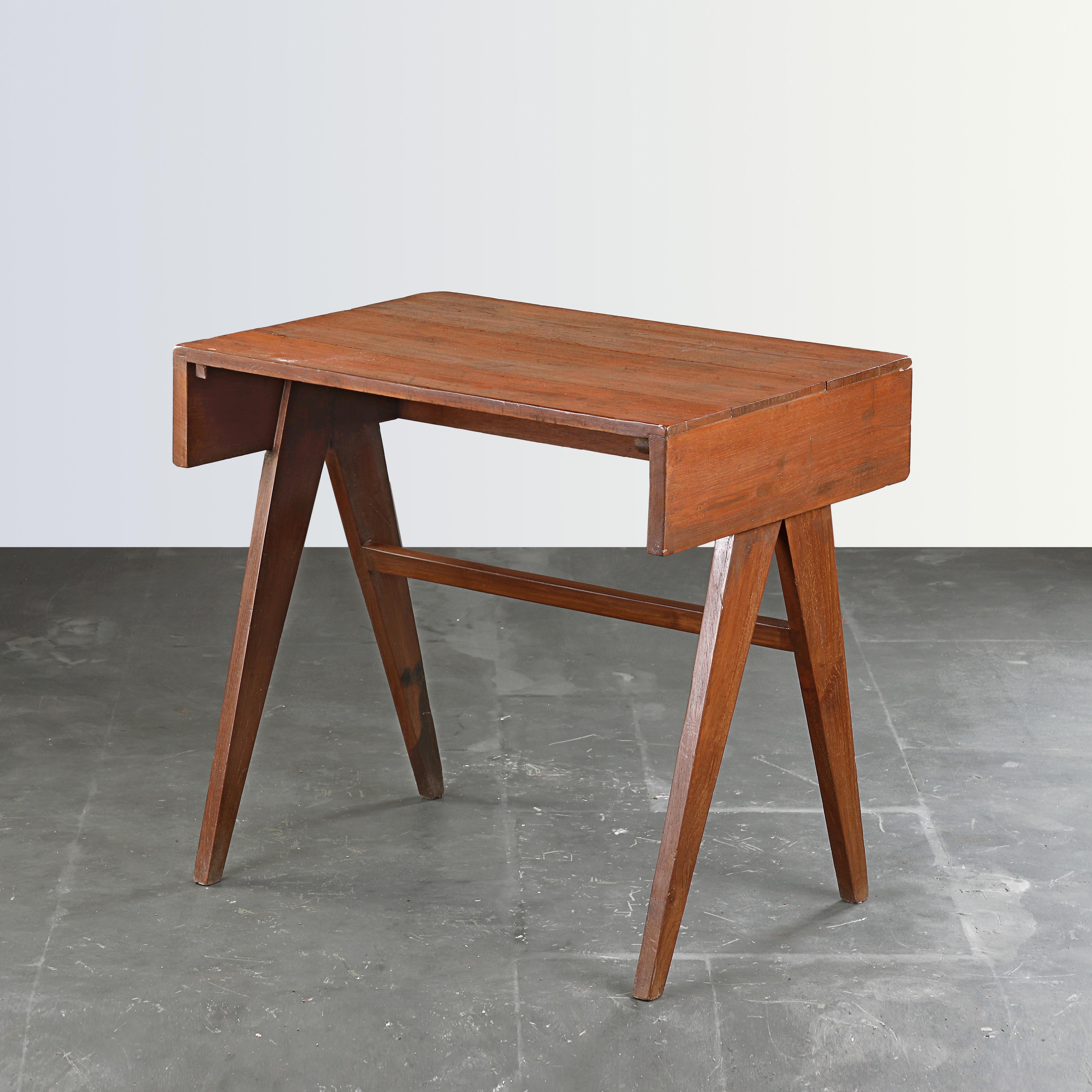 Pierre Jeanneret PJ-BU-08-A Student Desk / Authentic Mid-Century Modern  In Good Condition For Sale In Zürich, CH