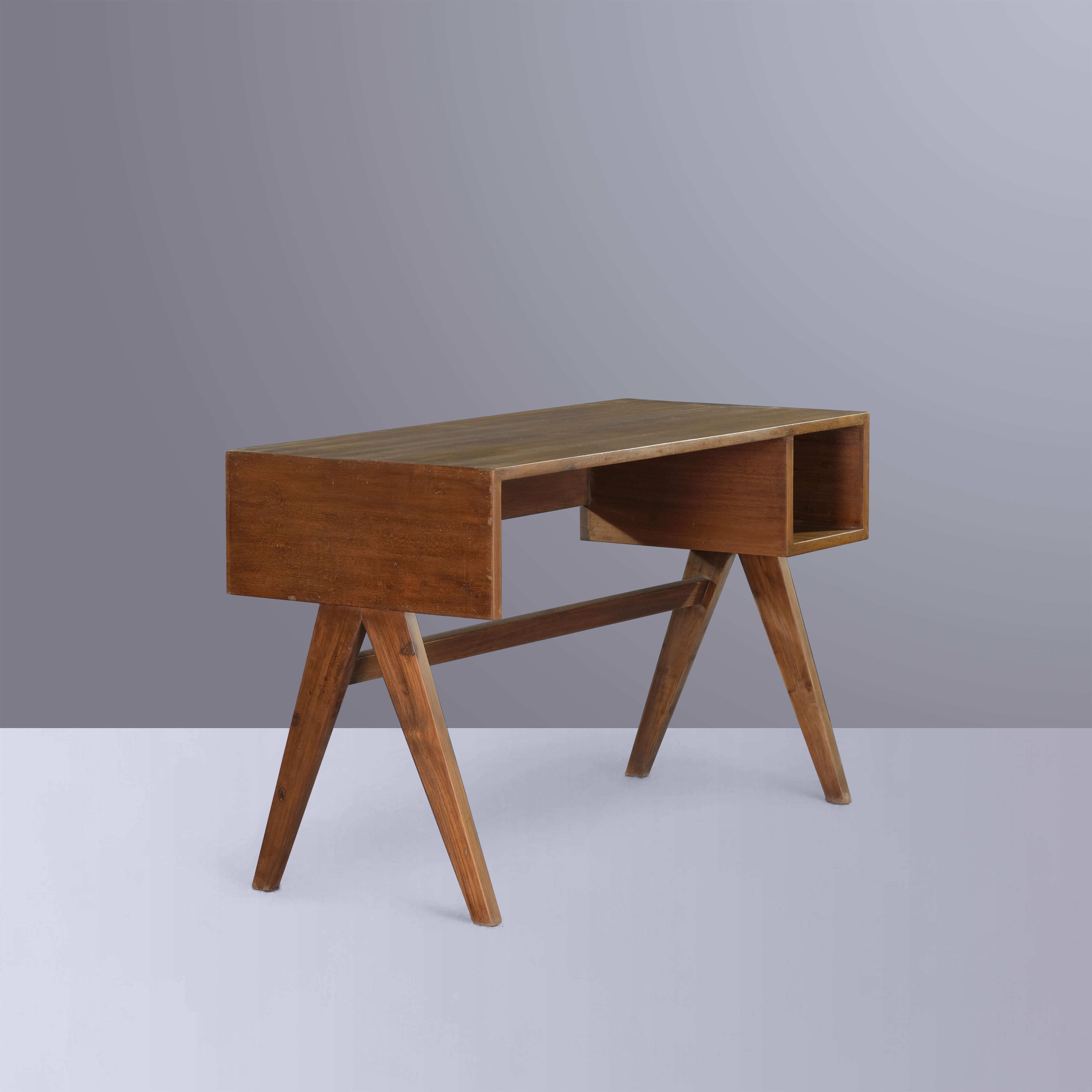 Metà XX secolo Pierre Jeanneret PJ-BU-08-B Scrivania per studenti / Autentico Mid-Century Modern in vendita