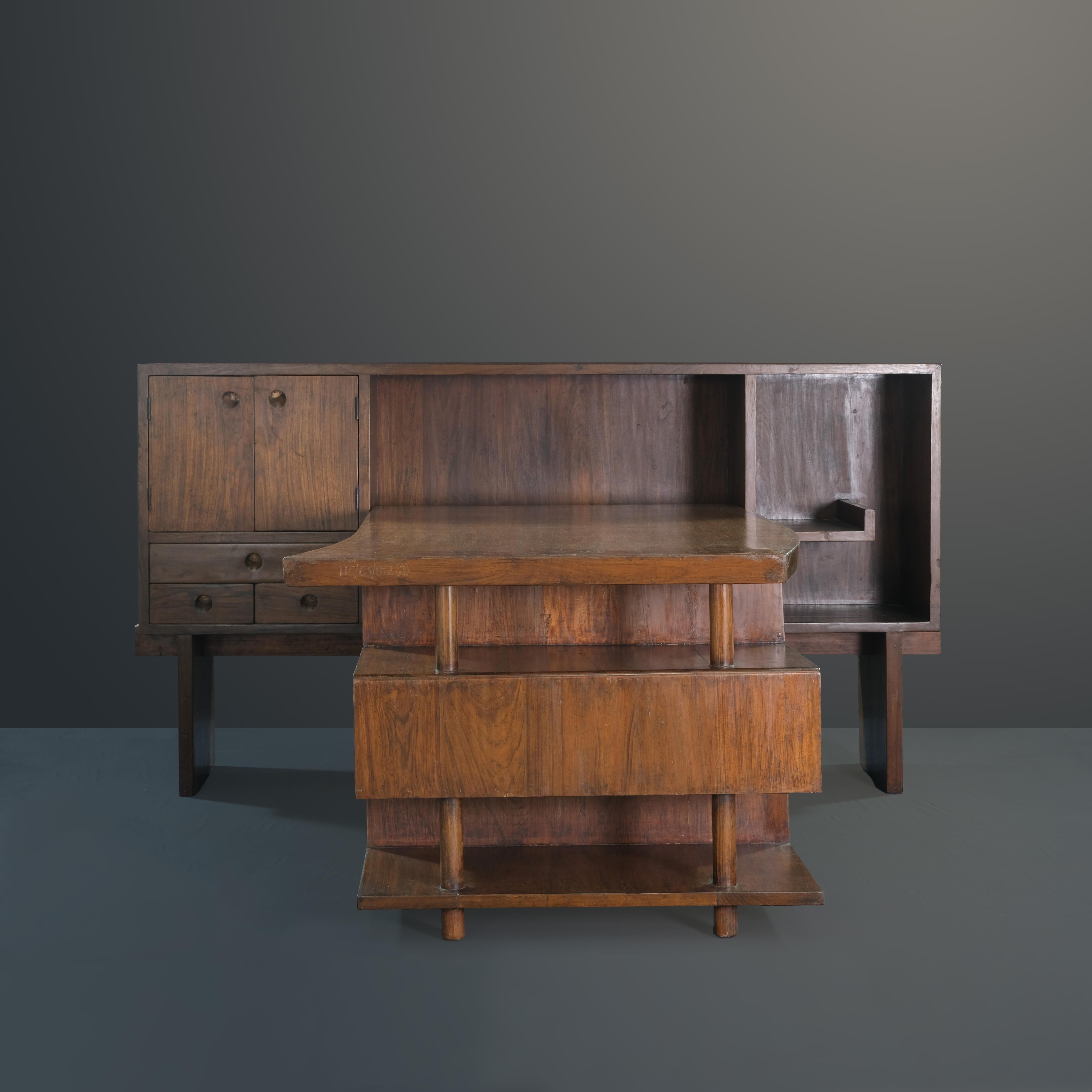 Pierre Jeanneret PJ-BU-13-A High Court Desk / Authentic Mid-Century Modern In Good Condition For Sale In Zürich, CH