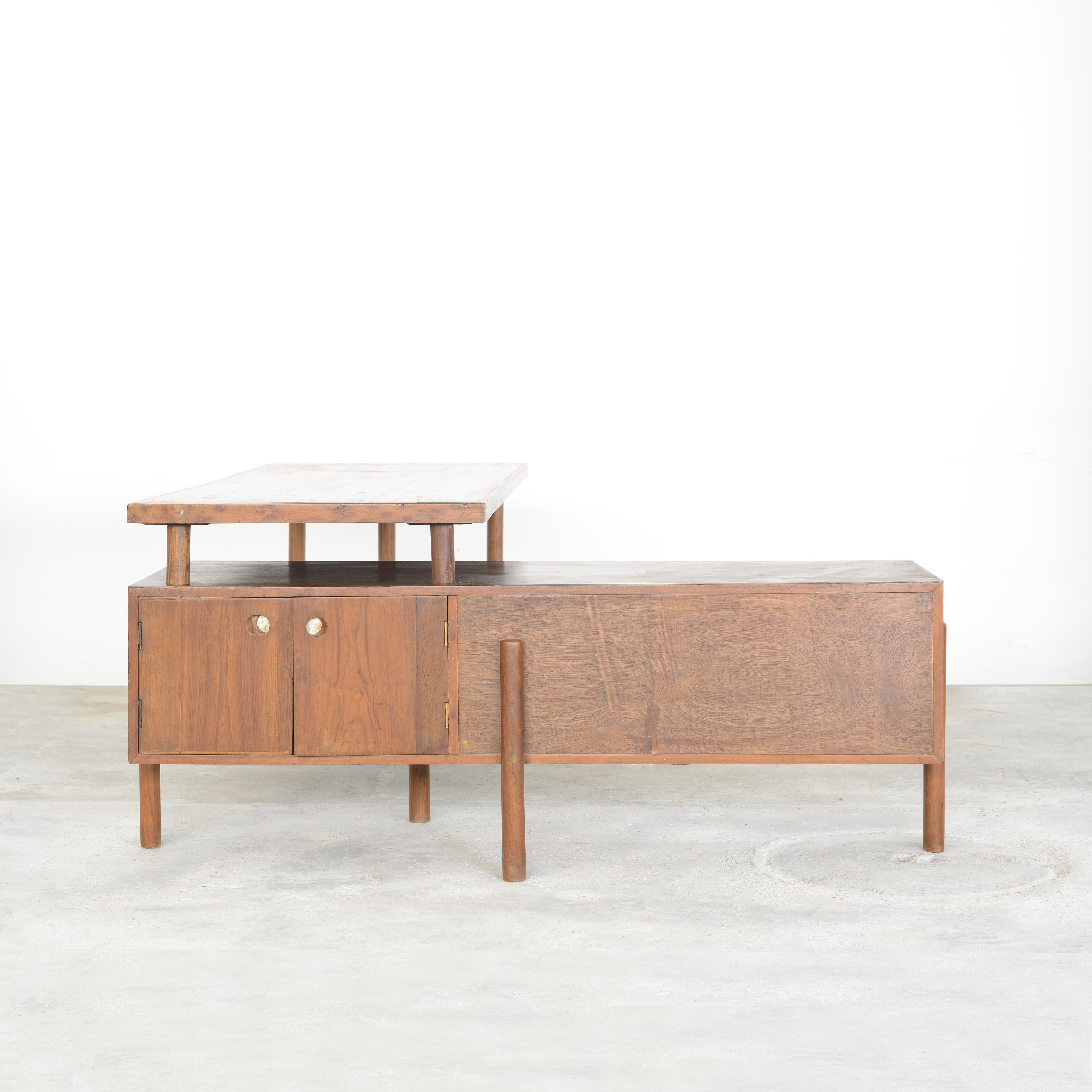 Pierre Jeanneret PJ-BU-14-A Executive Desk / Authentic Mid-Century Modern In Good Condition For Sale In Zürich, CH