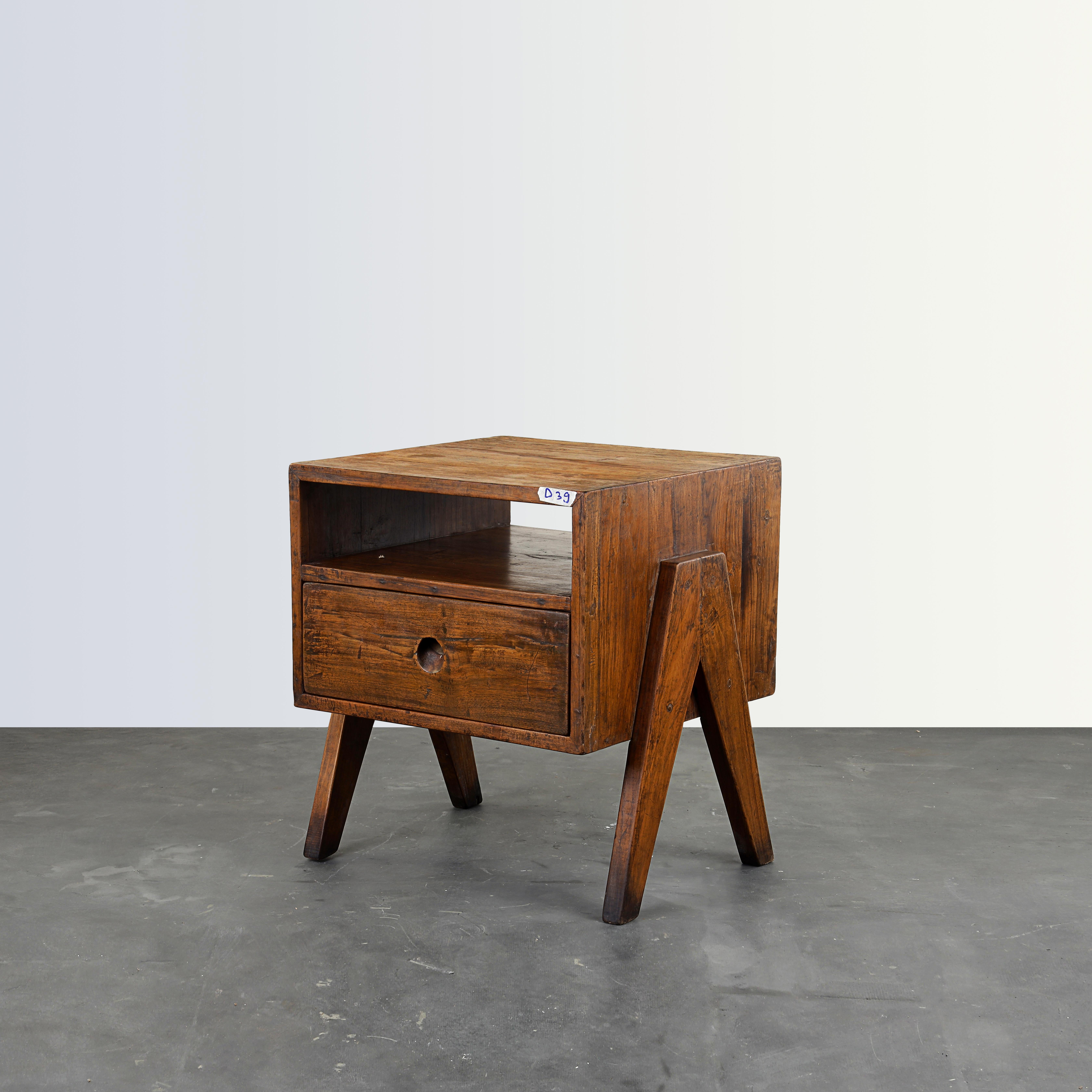 Mid-Century moderno Pierre Jeanneret PJ-R-09-A Comodino / Autentico Mid-Century Modern in vendita