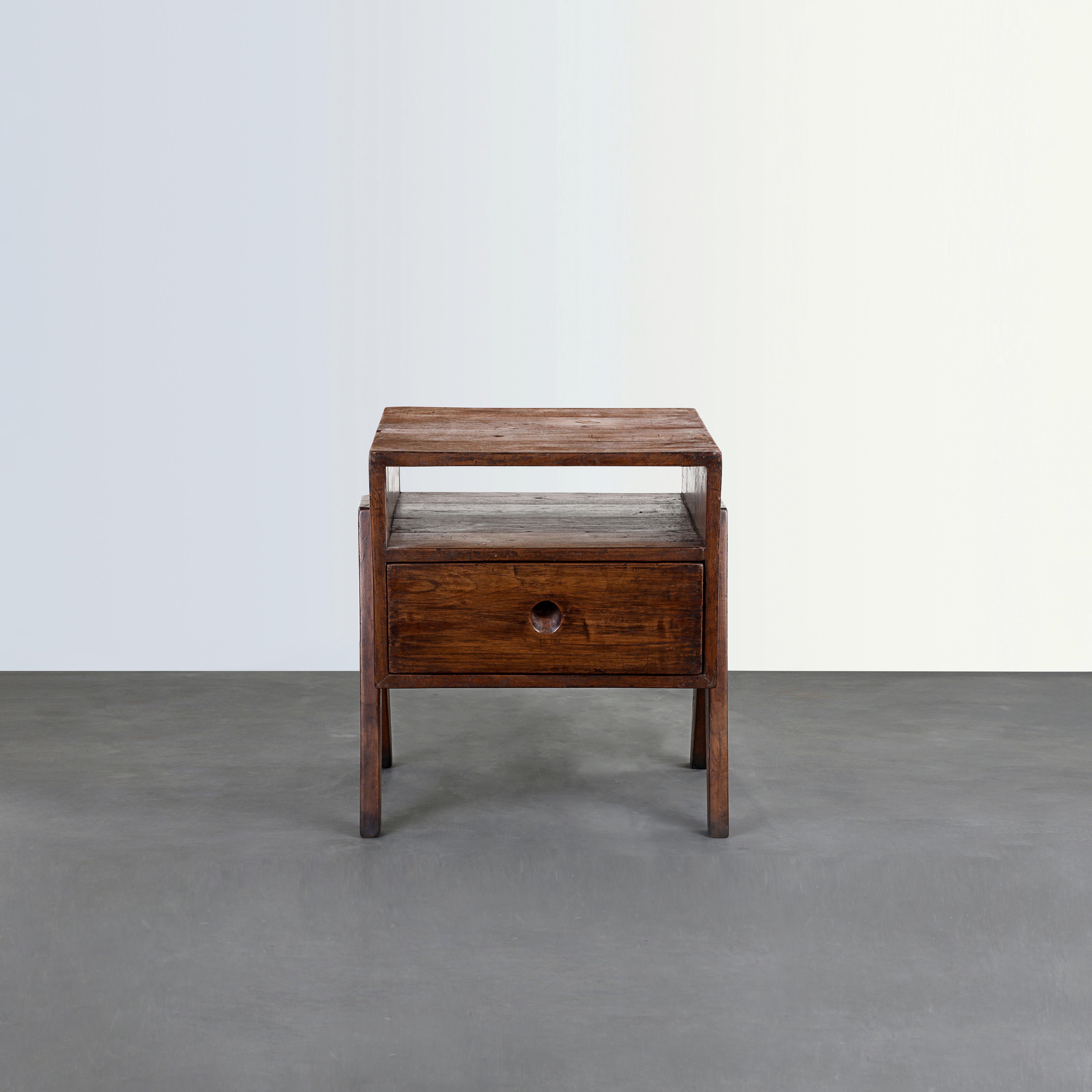 Pierre Jeanneret PJ-R-09-A Bedside cupboard / Authentic Mid-Century Modern In Good Condition For Sale In Zürich, CH