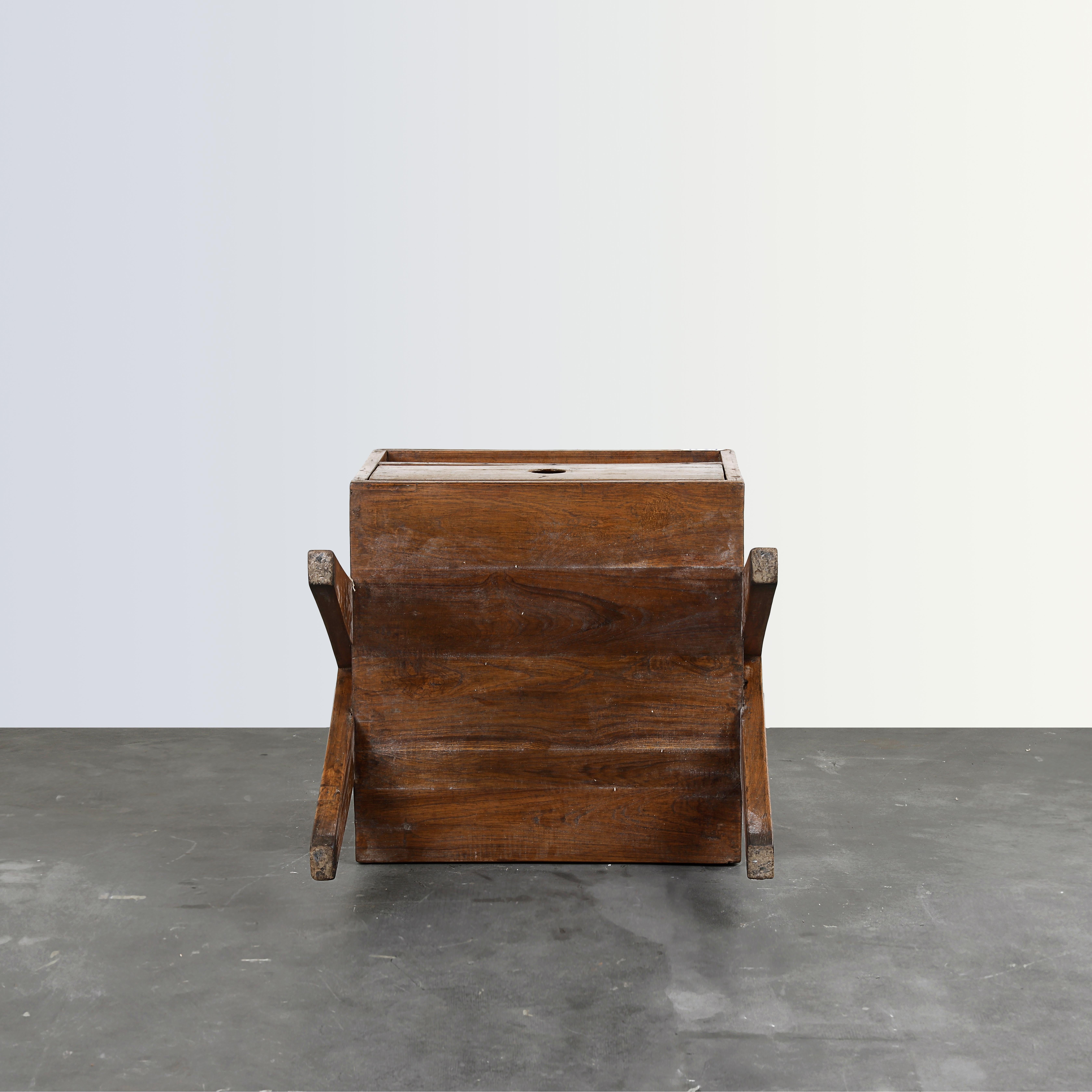 Metà XX secolo Pierre Jeanneret PJ-R-09-A Comodino / Autentico Mid-Century Modern in vendita
