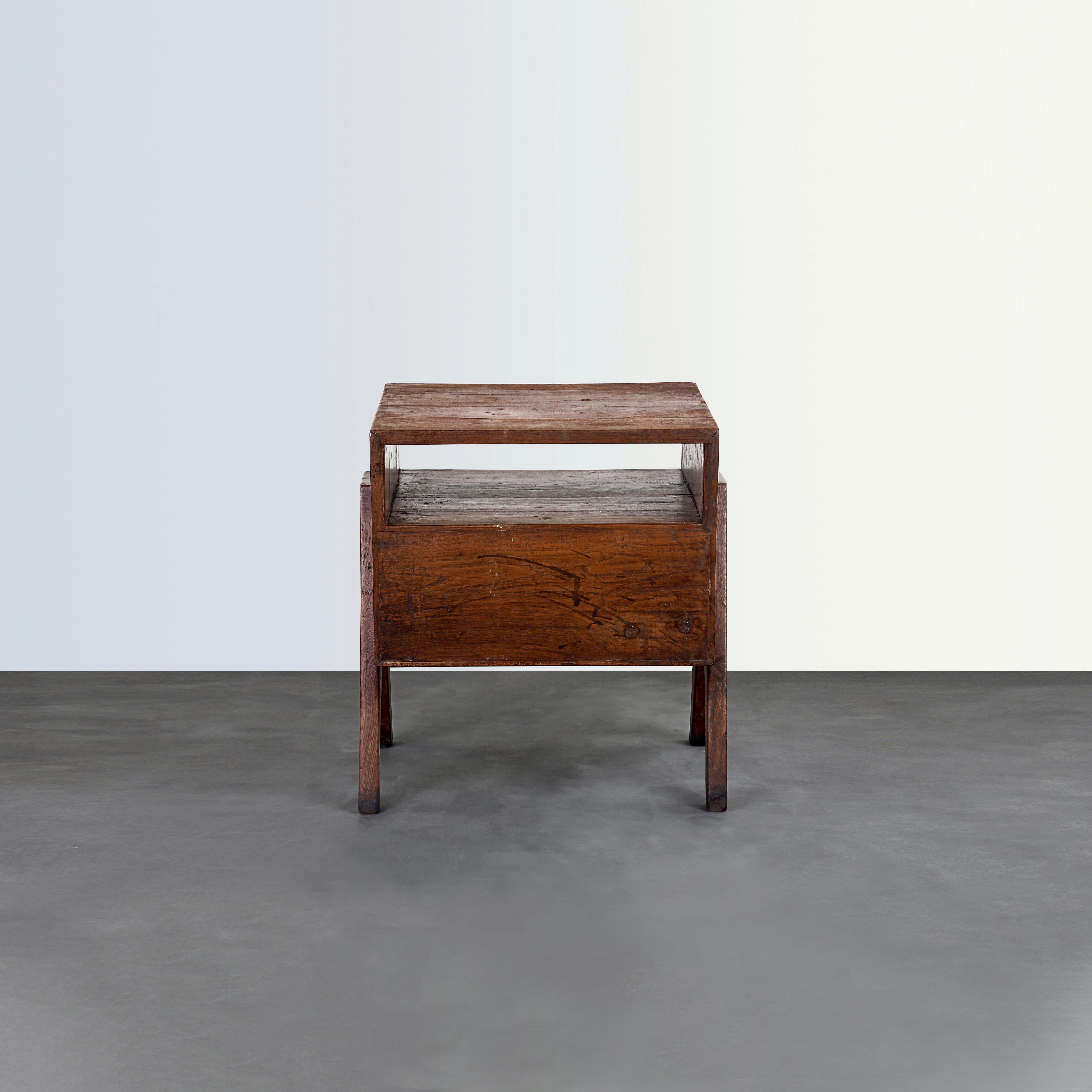 Pierre Jeanneret PJ-R-09-A Nachttischschrank / Authentisch Mid-Century Modern (Teakholz) im Angebot