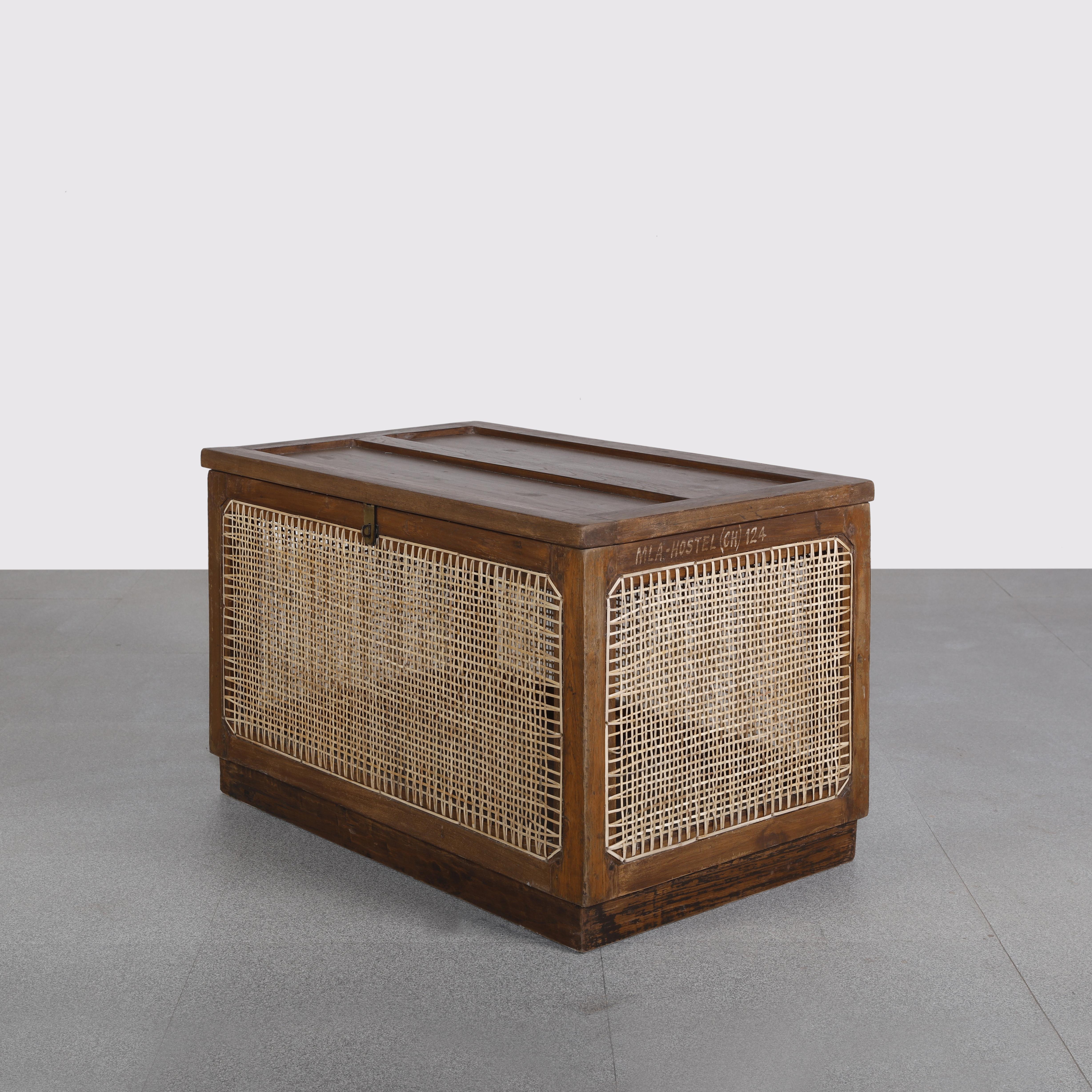 This box is such a magical object. It is nicely detailed and has wonderful proportions. Finally, it’s designed as clothing chest. I love to use it as a side table, little coffee table or simply as an object in a room. It brings a beautiful