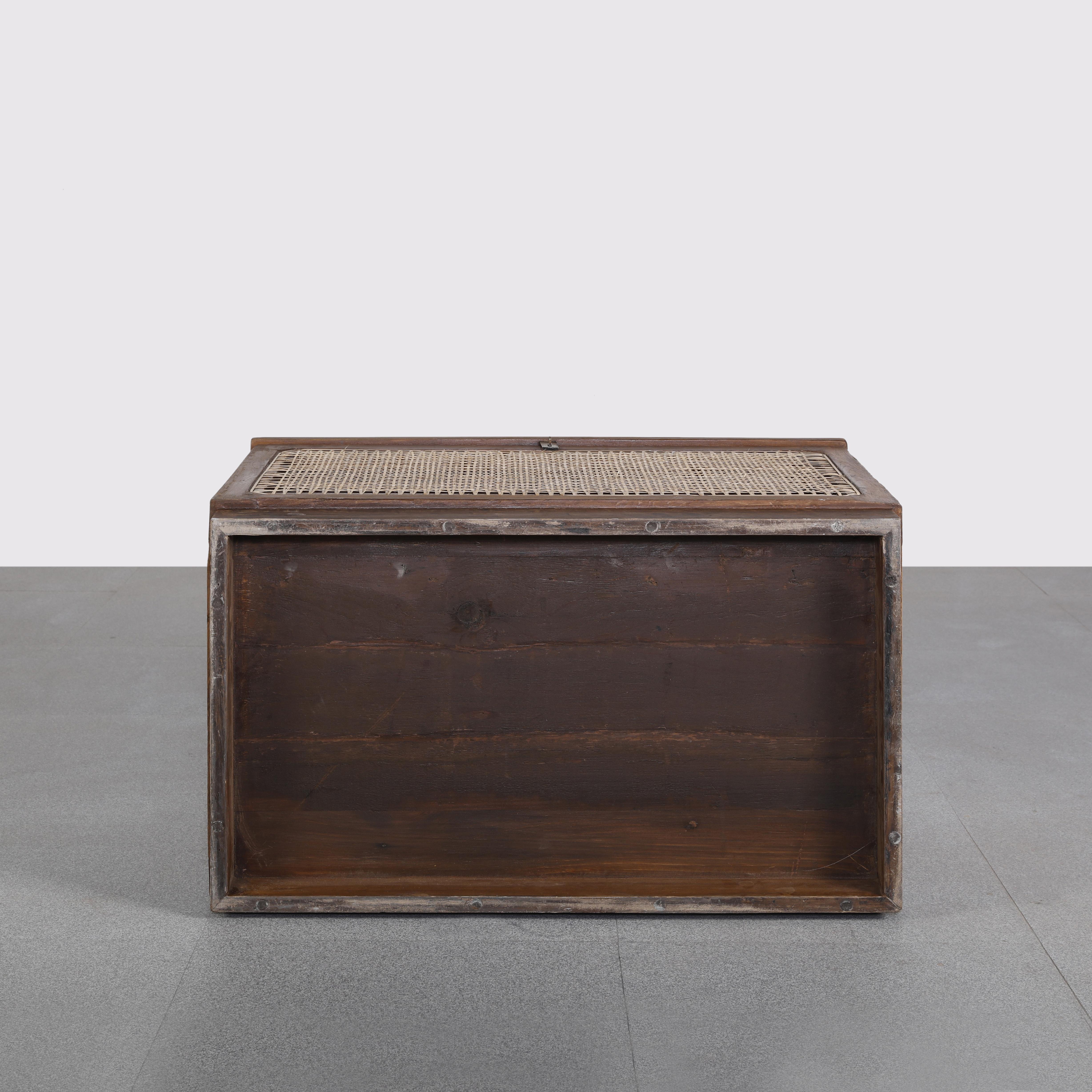 Milieu du XXe siècle Pierre Jeanneret PJ-R-23-A Boîte en lin authentique mi-siècle moderne en vente