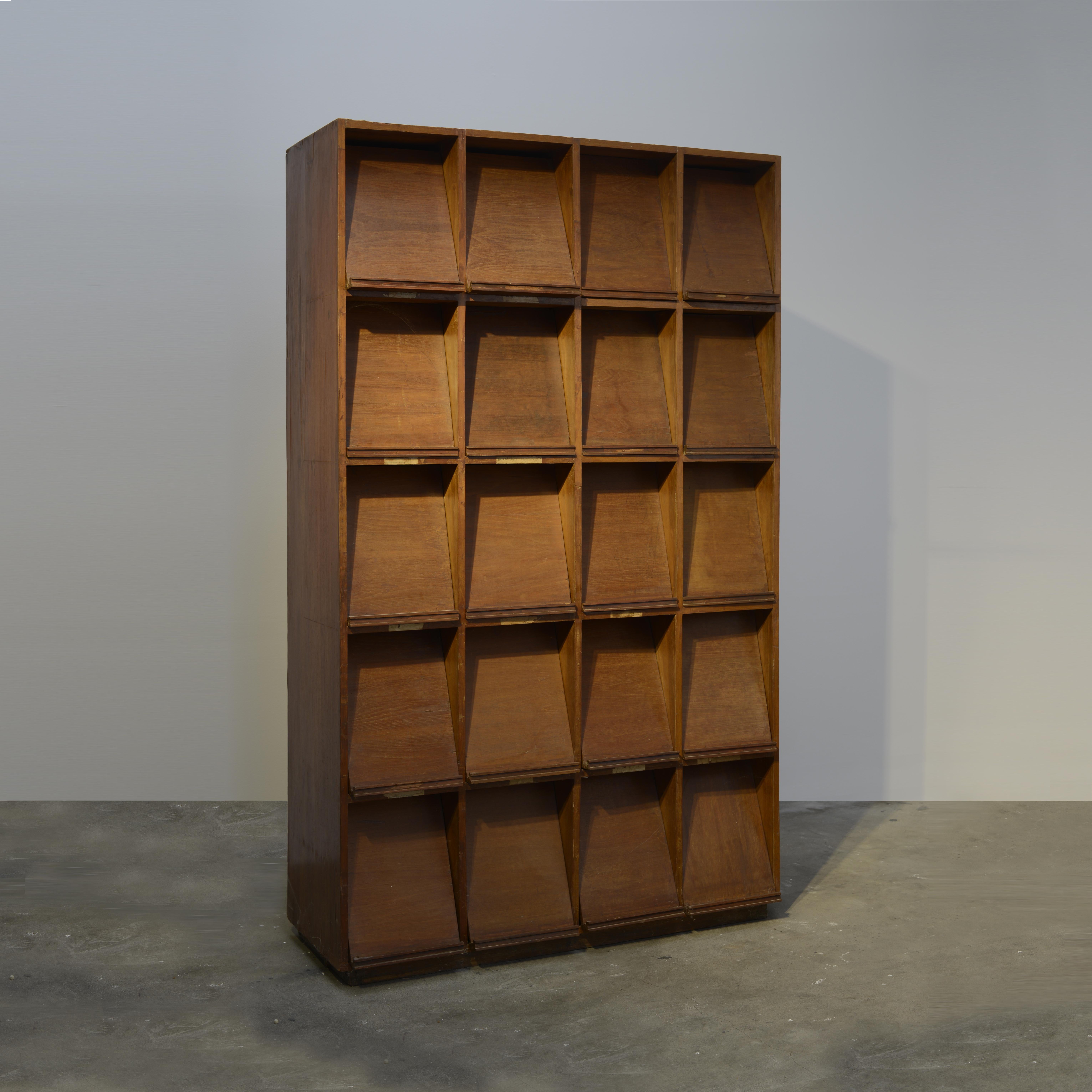 Pierre Jeanneret PJ-R-26-A Periodical Book Case / Authentic Mid-Century Modern For Sale 1