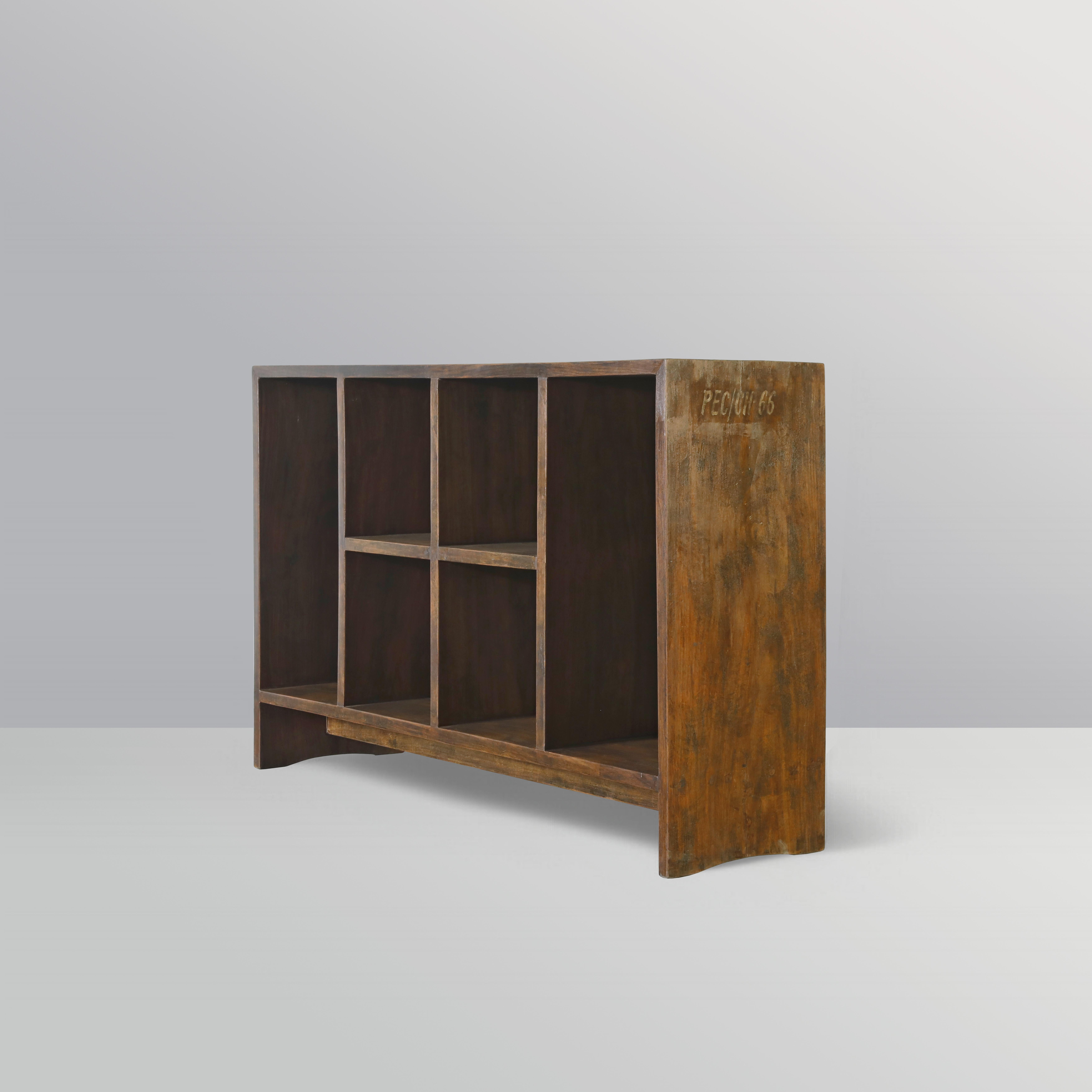 Qui vediamo il principio del wabi-sabi giapponese, che si riferisce all'accettazione delle imperfezioni e alla sottolineatura dell'impermanenza. Aspetti rustici, semplicità, modestia e austerità offrono una bellezza umile e onesta. Questo articolo