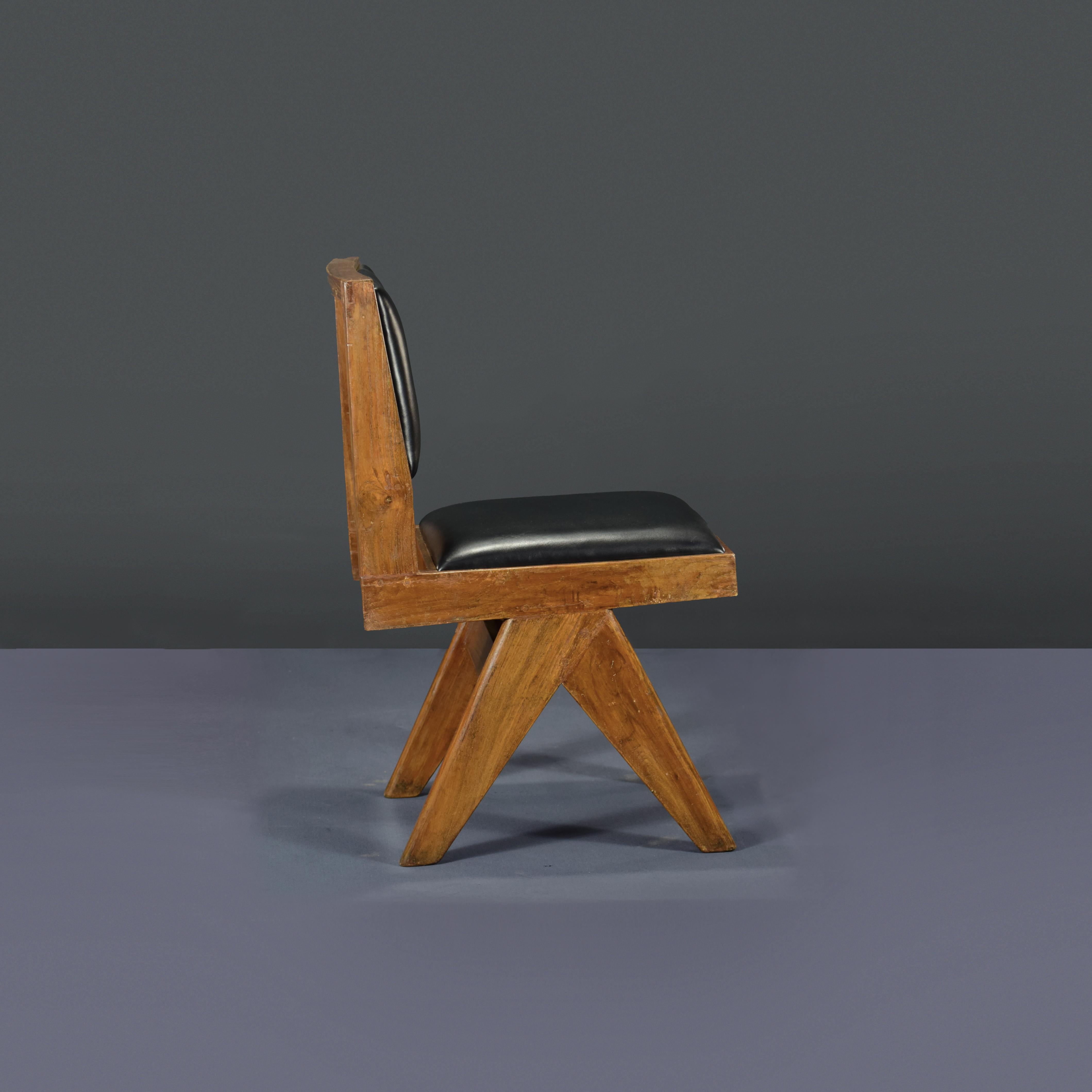 Pierre Jeanneret PJ-SI-25-E Student Chair / Authentic Mid-Century Modern In Good Condition For Sale In Zürich, CH