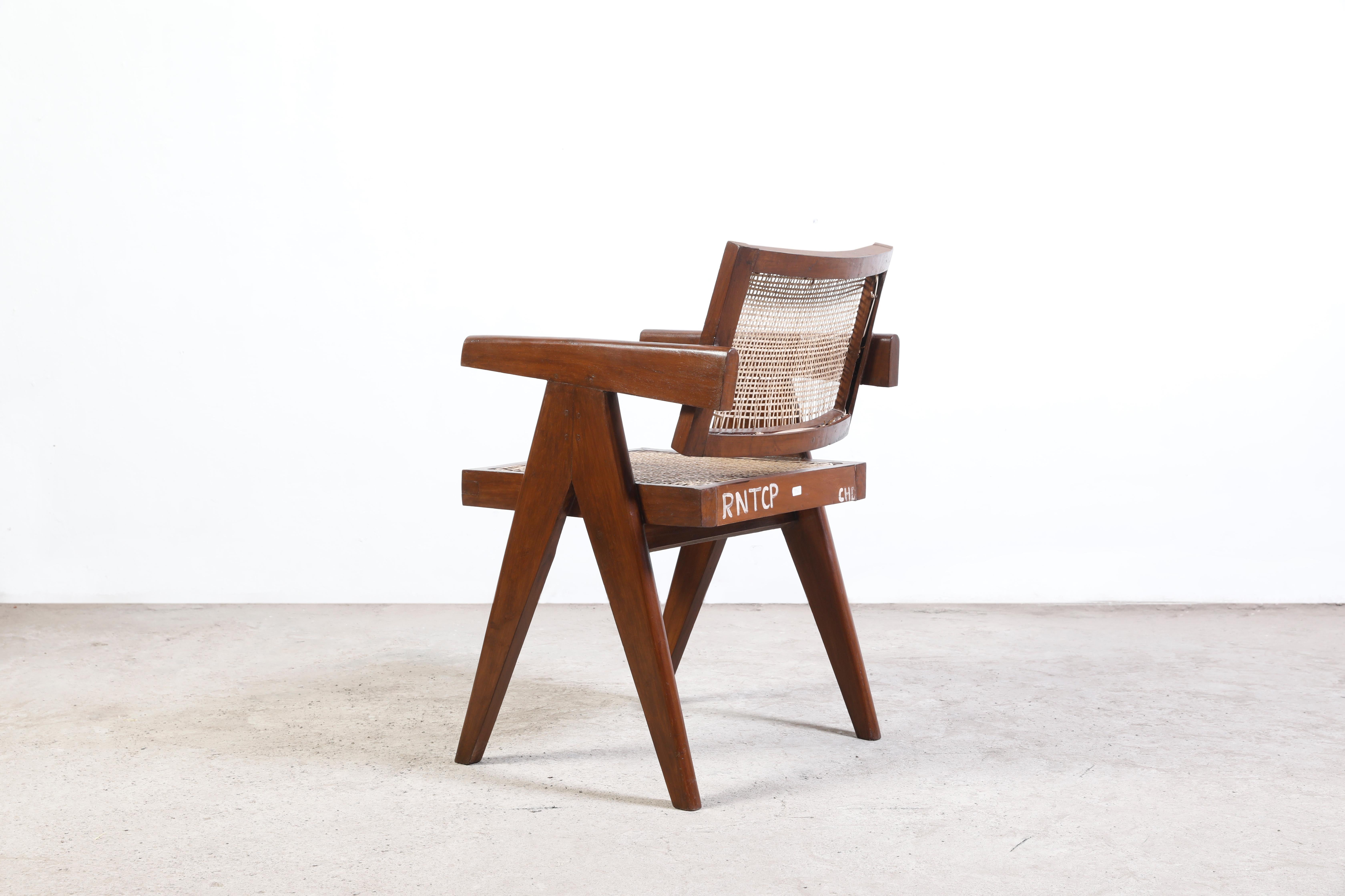 This chair is a fantastic piece, almost iconic. It is raw in its simplicity and 