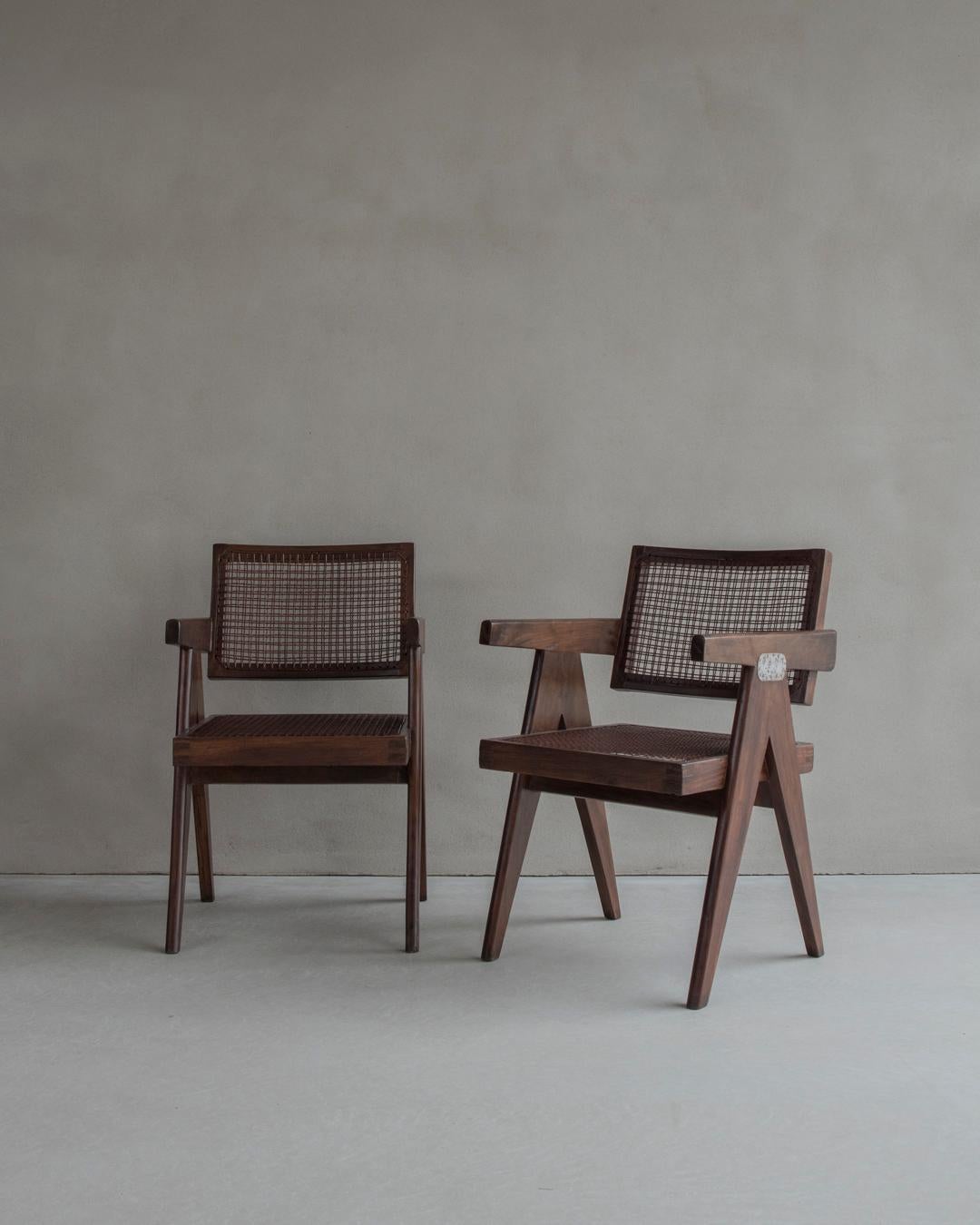 Pierre Jeanneret Pj-SI-28-a Set of 2 Floating Back Authentic Mid-Century Modern In Good Condition In Hasselt, VLI