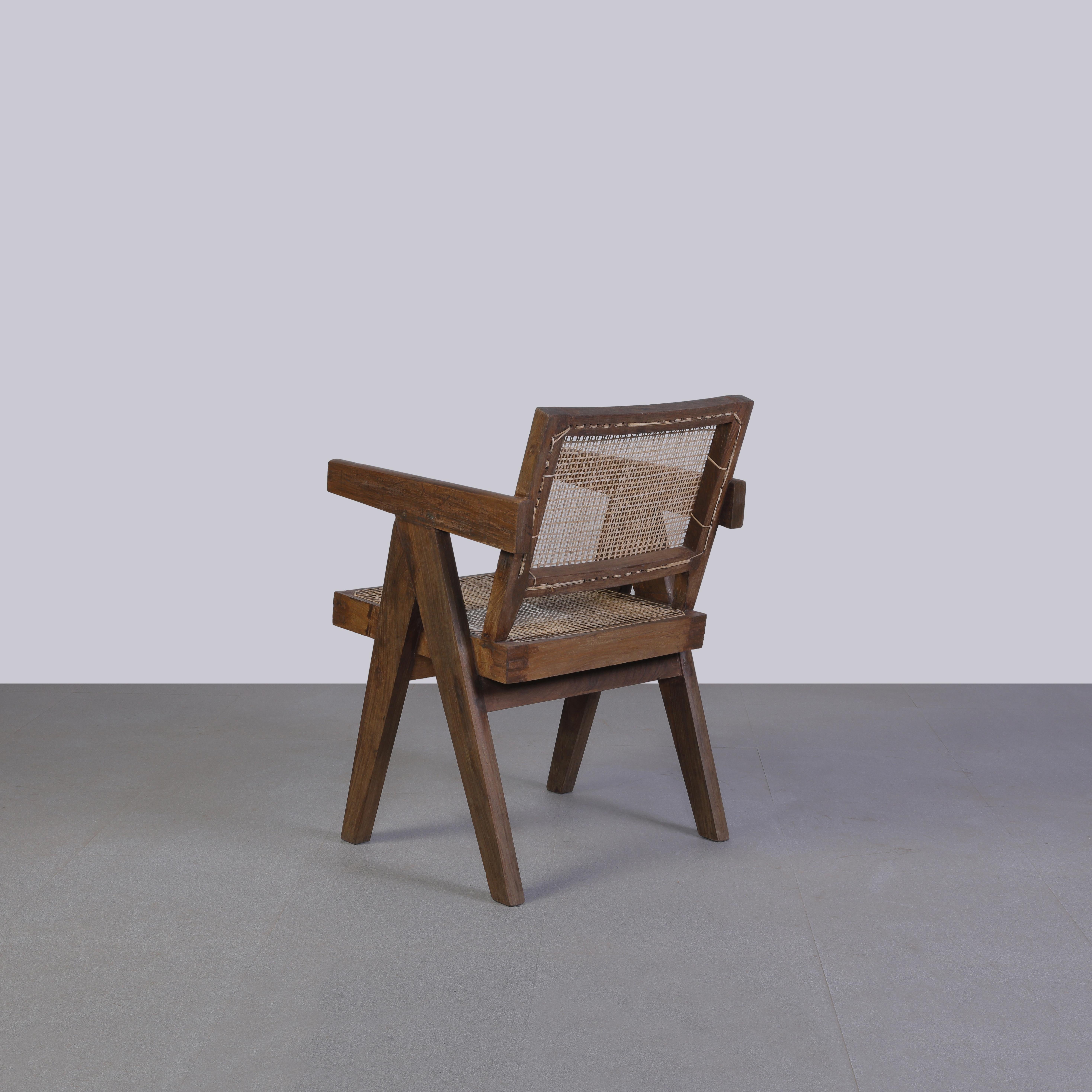 Chair has patinated teak, which gives that chairs a strong character, showing all that traces of age and its uniqueness. It is finally historic piece from an UNESCO World Heritage site, done by the most important architect from the 20th Century. We