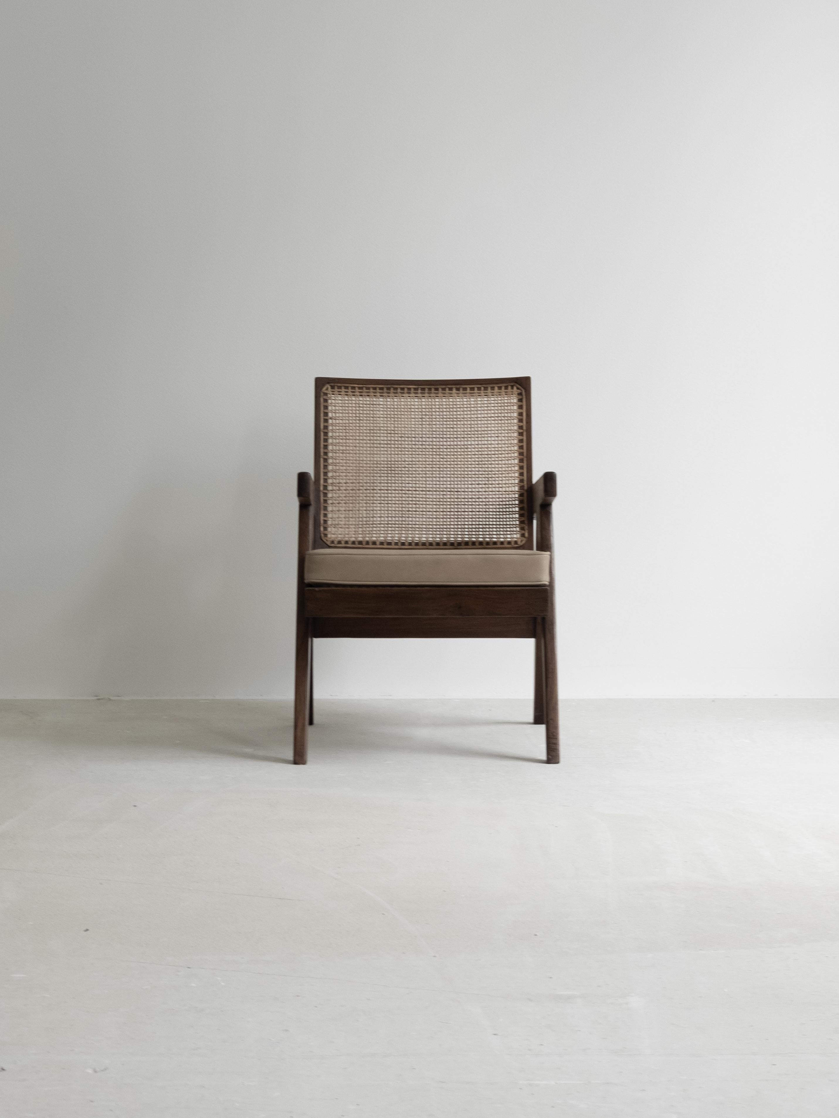 Pierre Jeanneret PJ-SI-29-A – Sessel ohne Armlehne im Vintage-Stil, Paar (Moderne der Mitte des Jahrhunderts) im Angebot