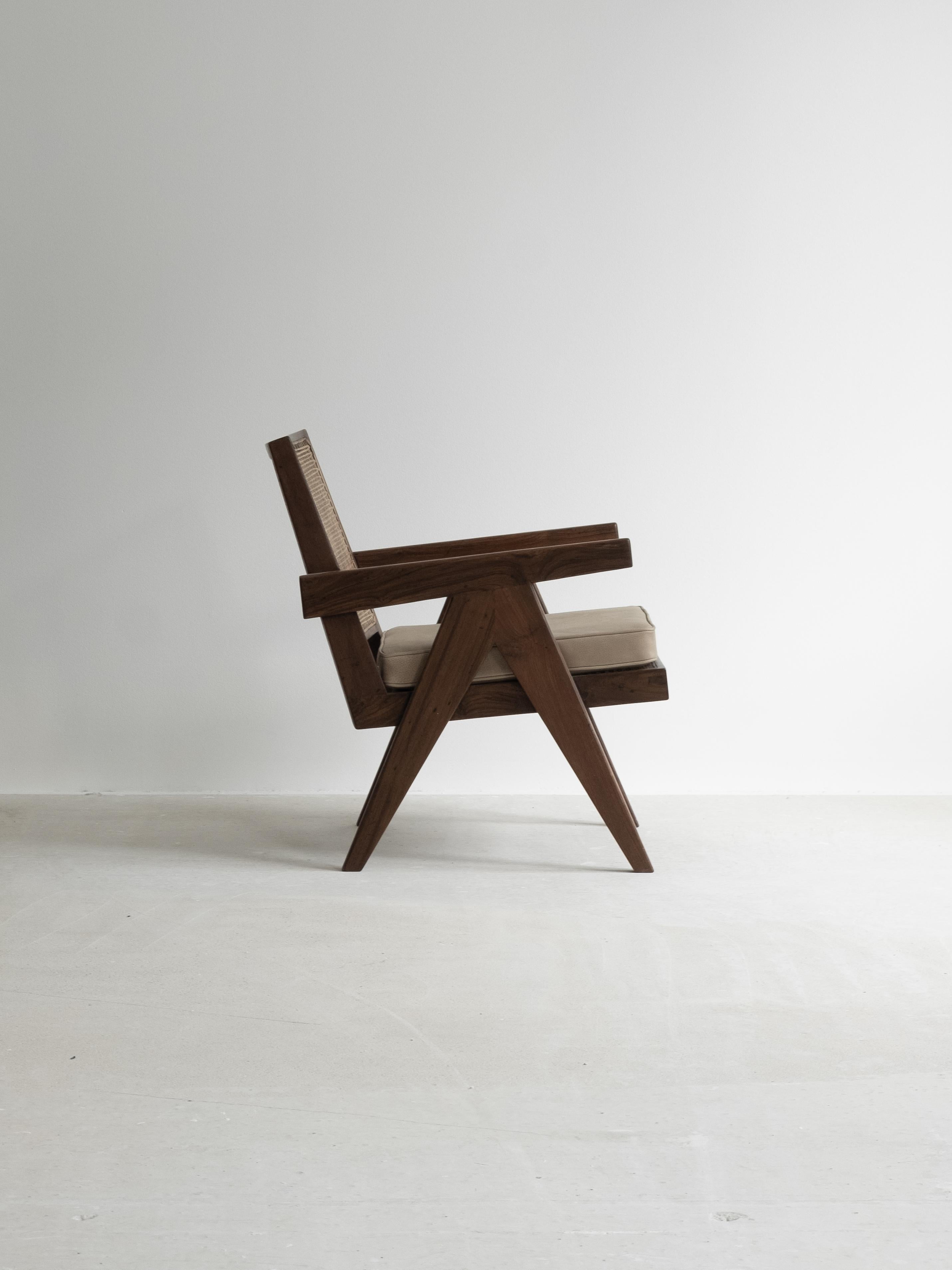 Pierre Jeanneret PJ-SI-29-A – Sessel ohne Armlehne im Vintage-Stil, Paar (Indisch) im Angebot