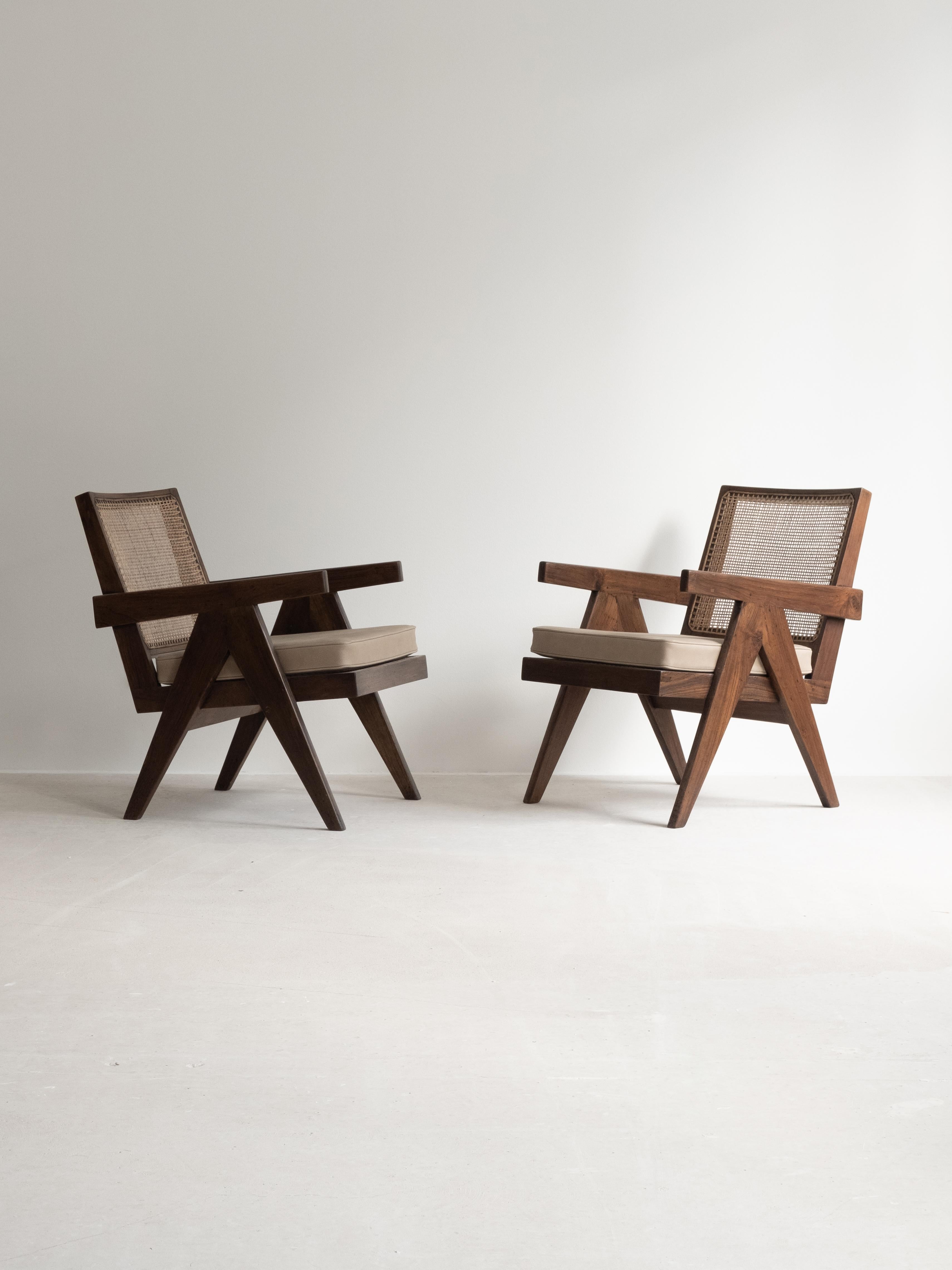 Pierre Jeanneret PJ-SI-29-A – Sessel ohne Armlehne im Vintage-Stil, Paar im Zustand „Gut“ im Angebot in København K, DK