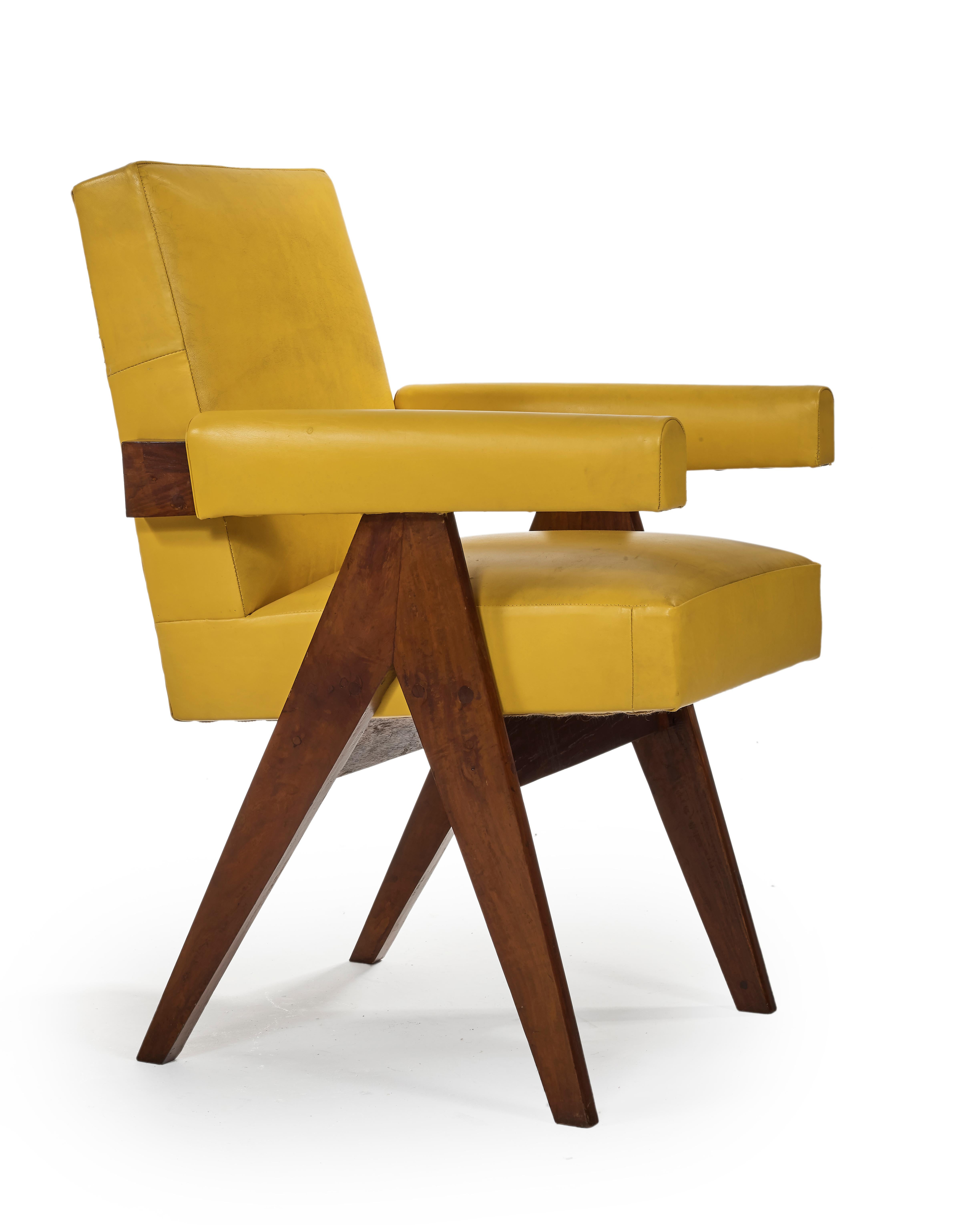 Pierre Jeanneret
PJ-SI-30-C
Sillón del Comité, hacia 1955.
Teca maciza. Cuero vintage.
Estado original, marcas, pátina.
Varios edificios administrativos. Chandigarh India
Importante : se vende pieza de coleccionista vintage con autenticidad